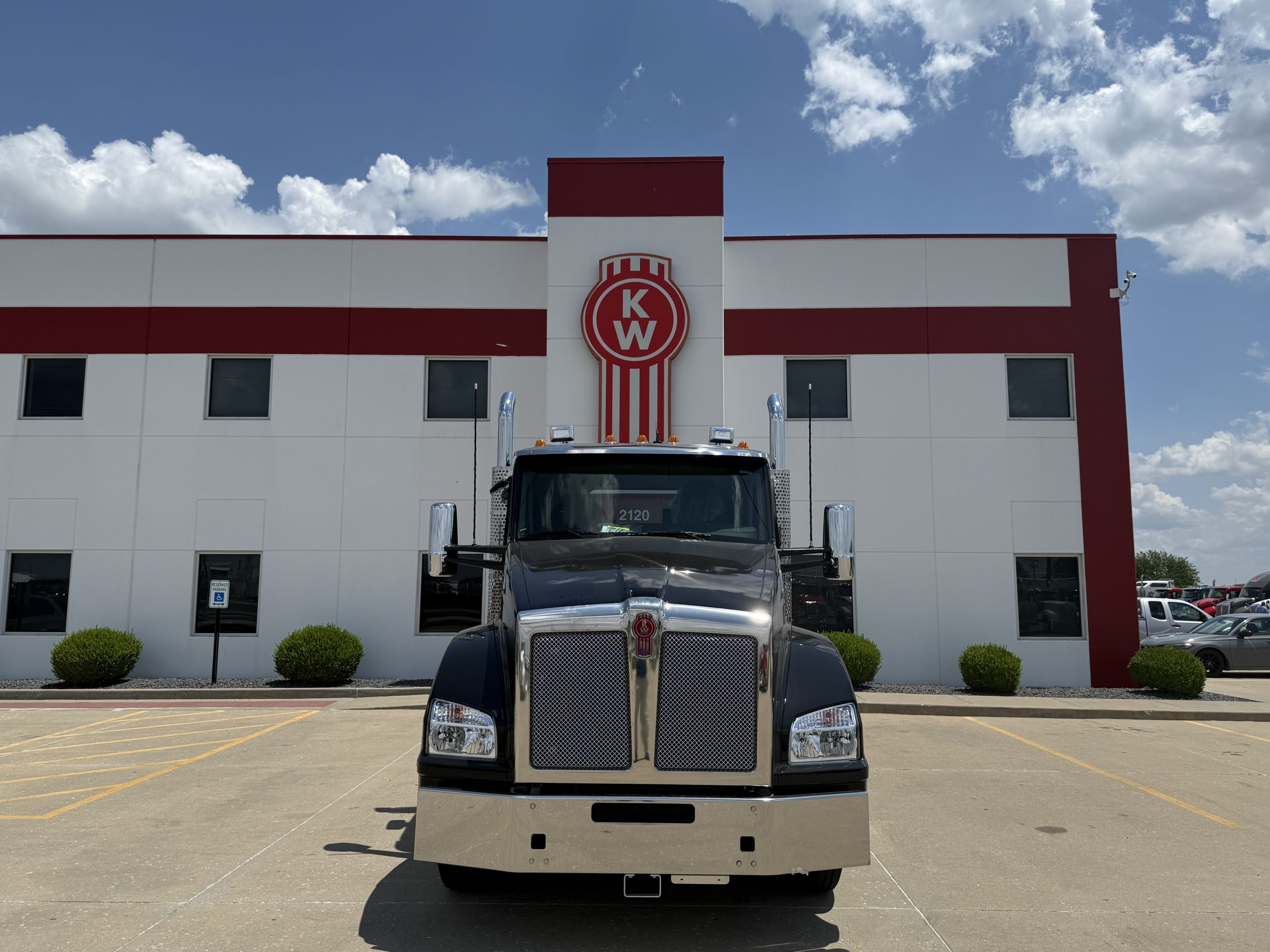2026 KENWORTH T880 - image 2 of 6