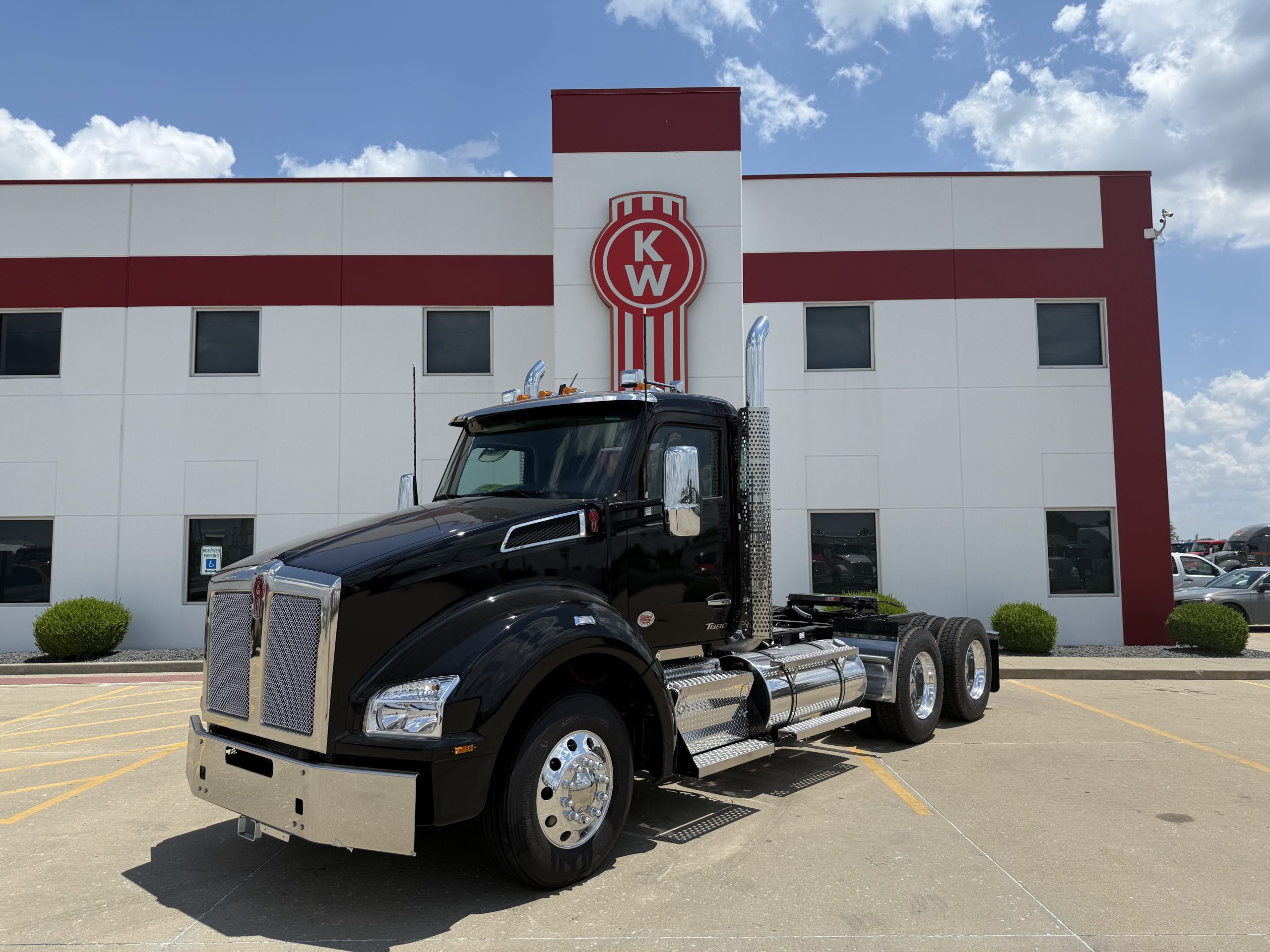 2026 KENWORTH T880 - image 1 of 6