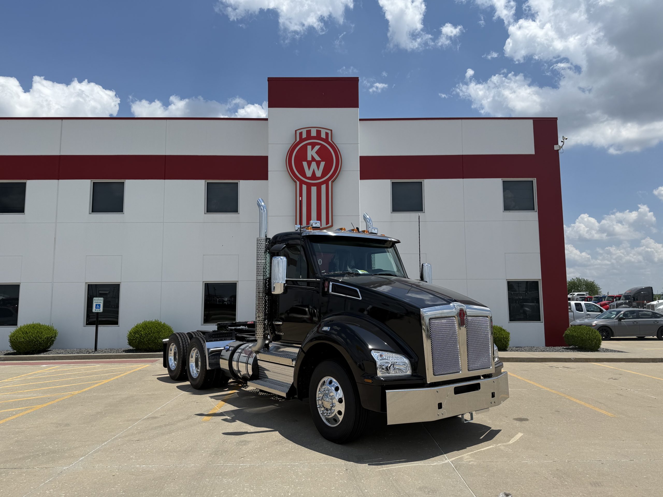 2026 KENWORTH T880 - image 3 of 6