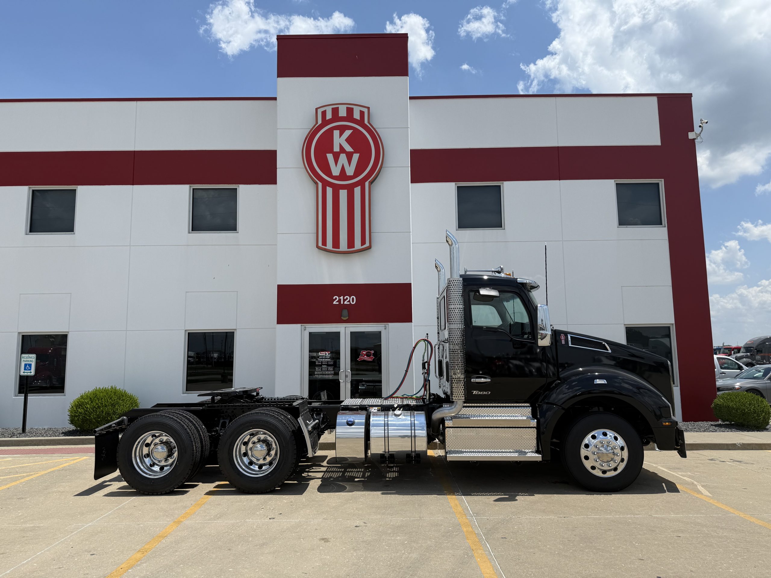 2026 KENWORTH T880 - image 4 of 6