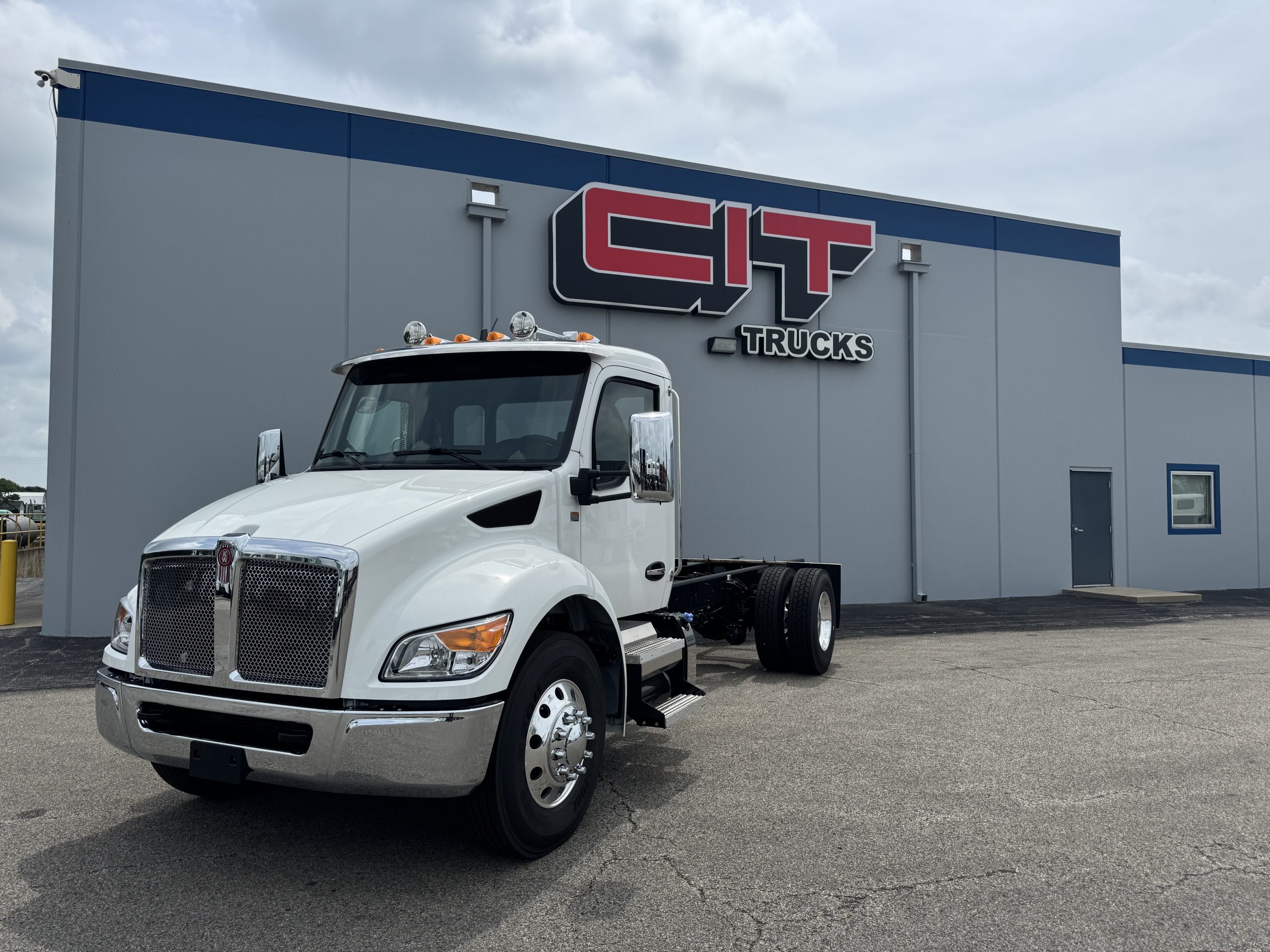 2026 KENWORTH T380 - image 1 of 6