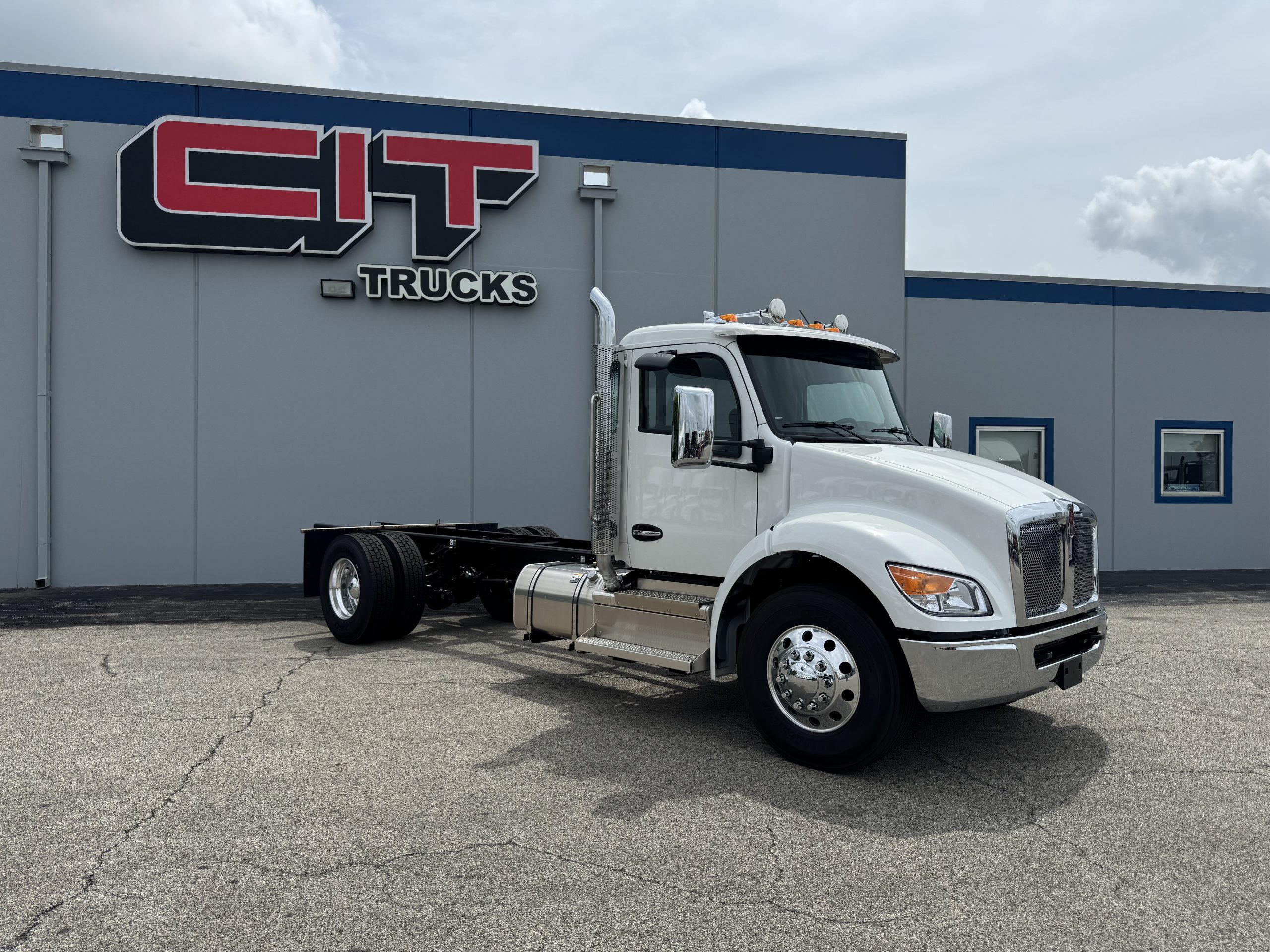 2026 KENWORTH T380 - image 4 of 6