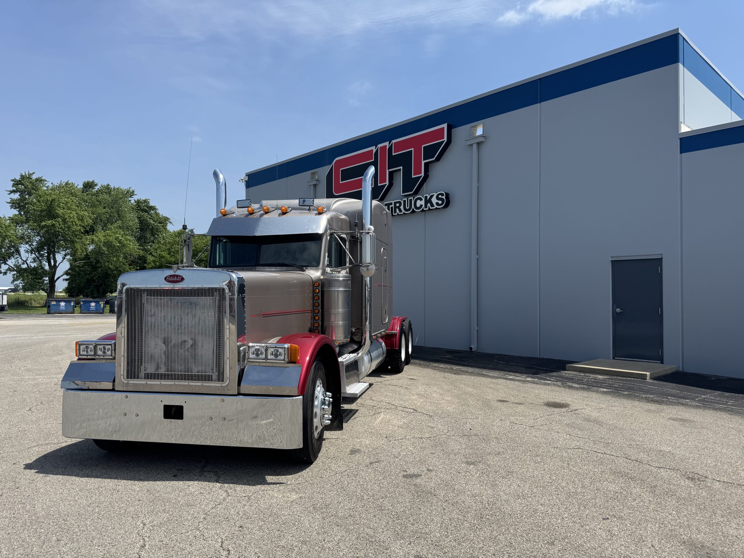 2000 PETERBILT 379 - image 1 of 6