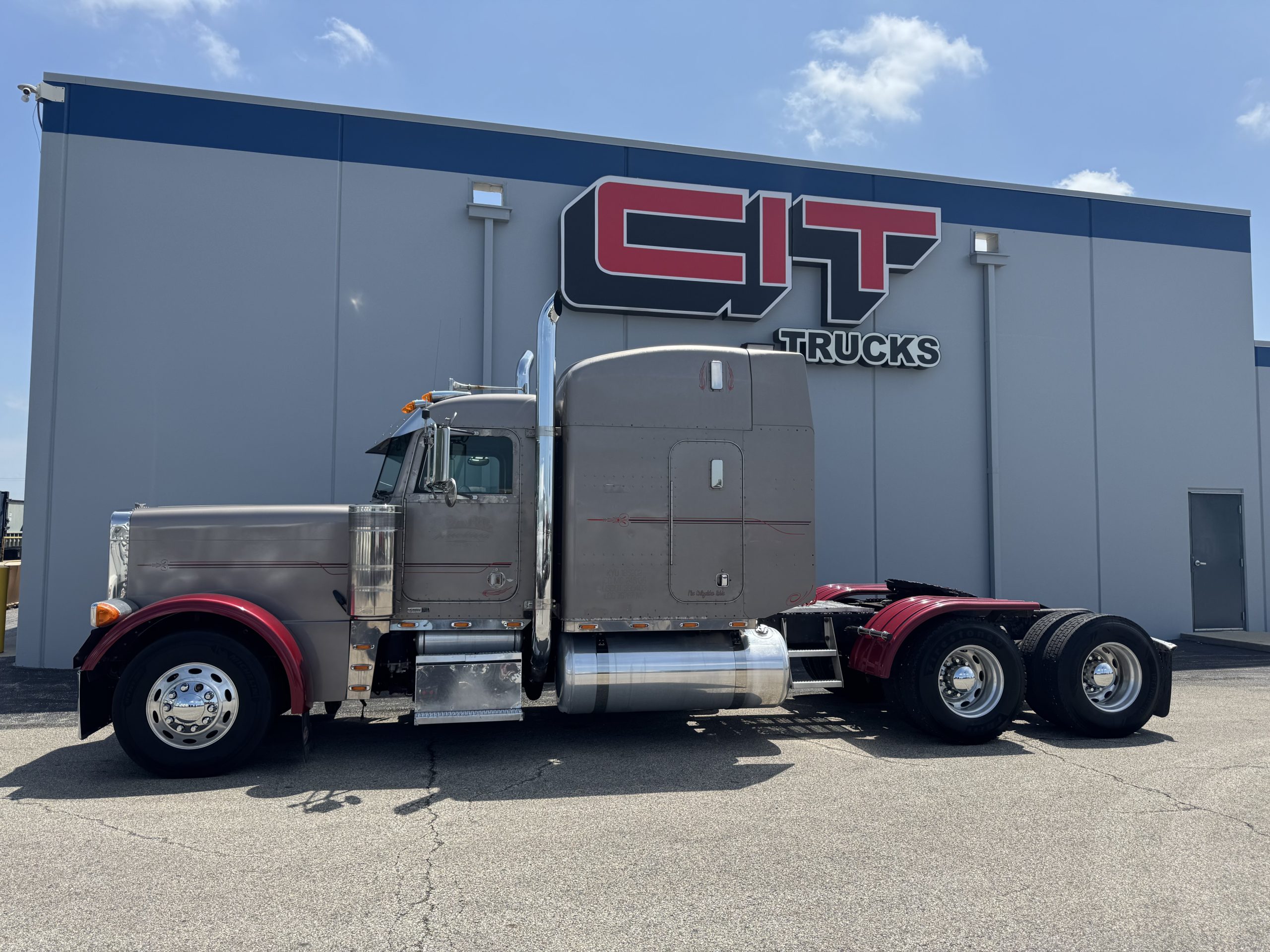 2000 PETERBILT 379 - image 2 of 6