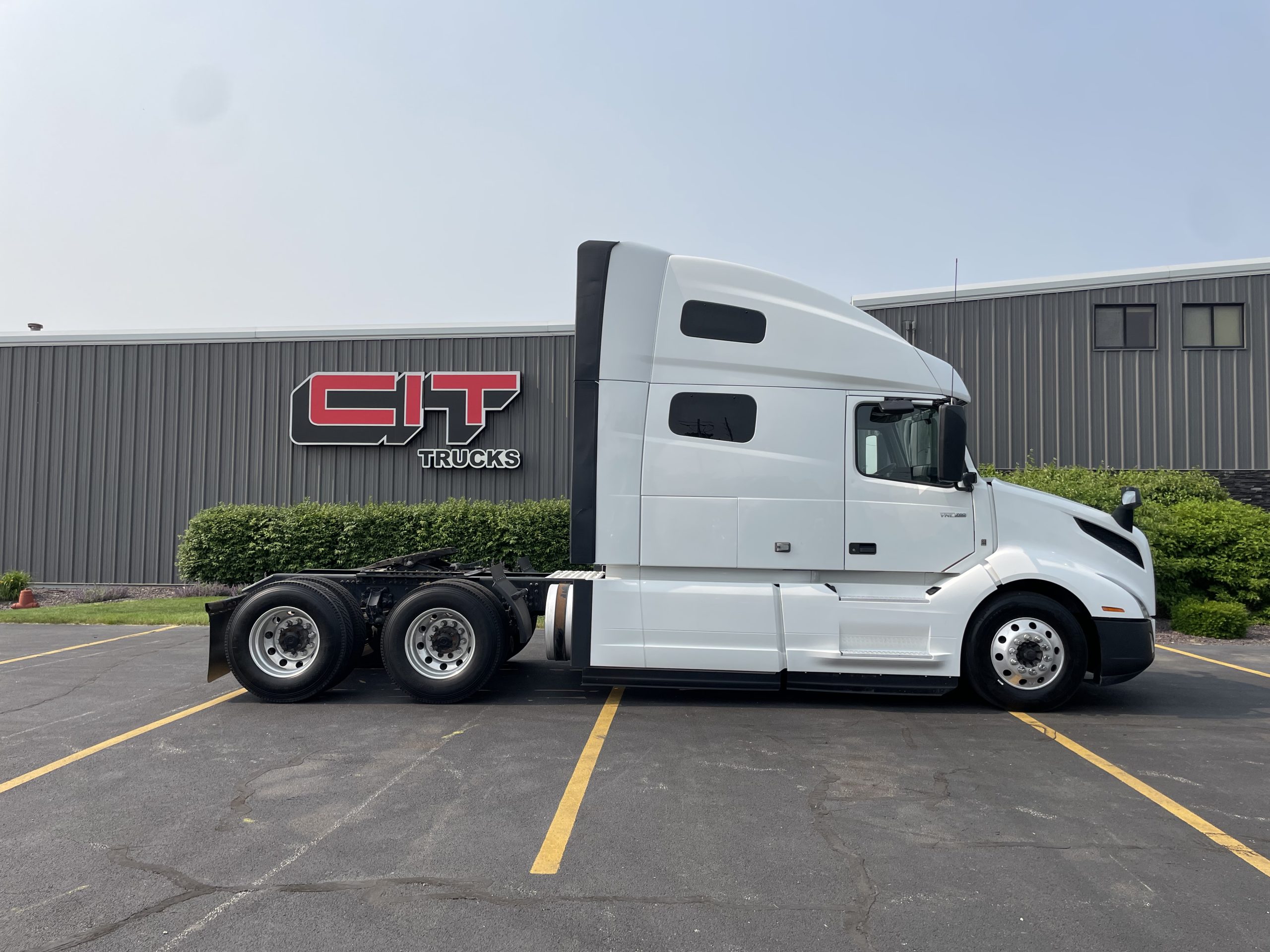 2022 VOLVO VNL760 - image 4 of 6