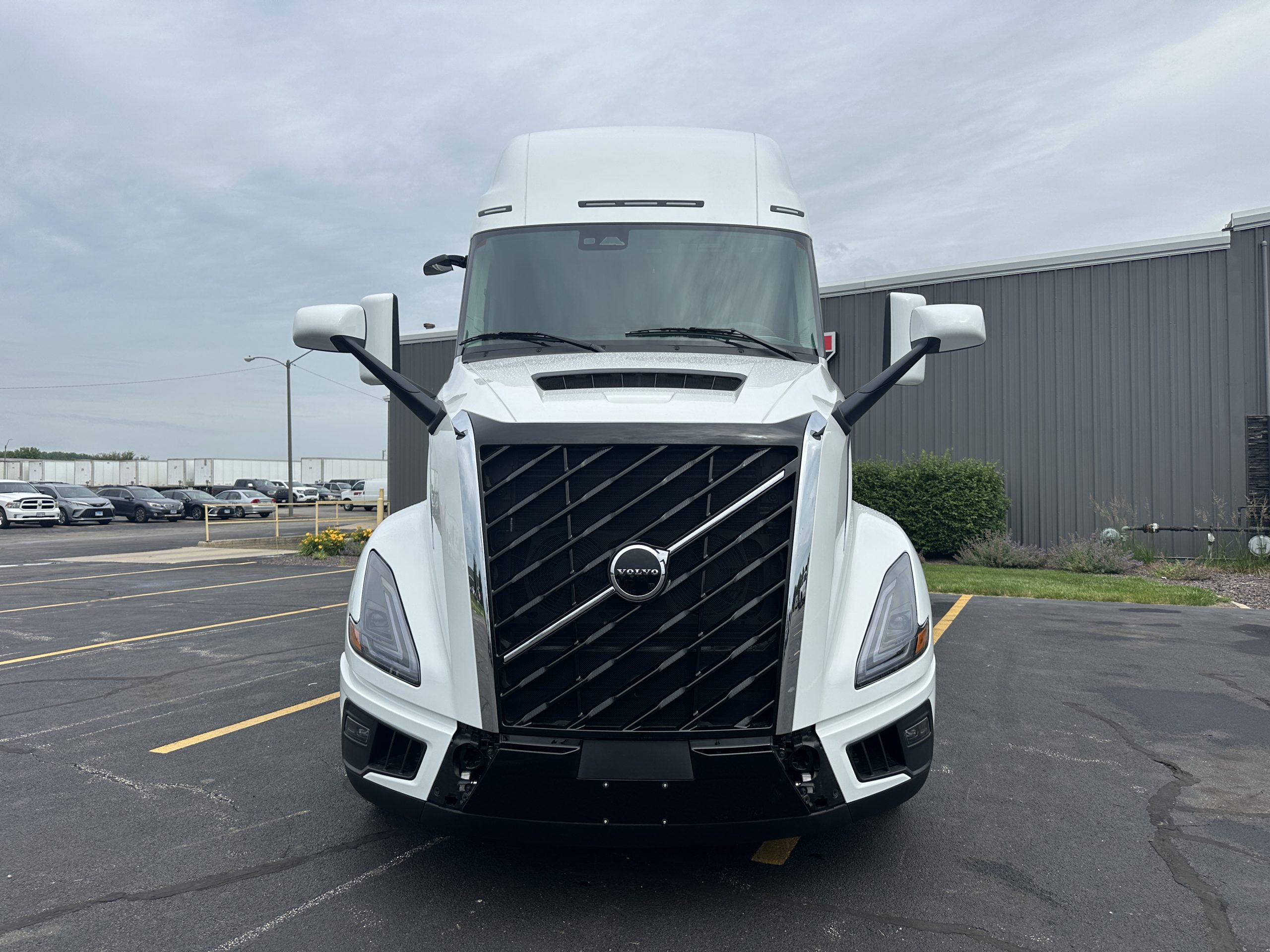 2026 VOLVO VNL64T860 - image 2 of 6