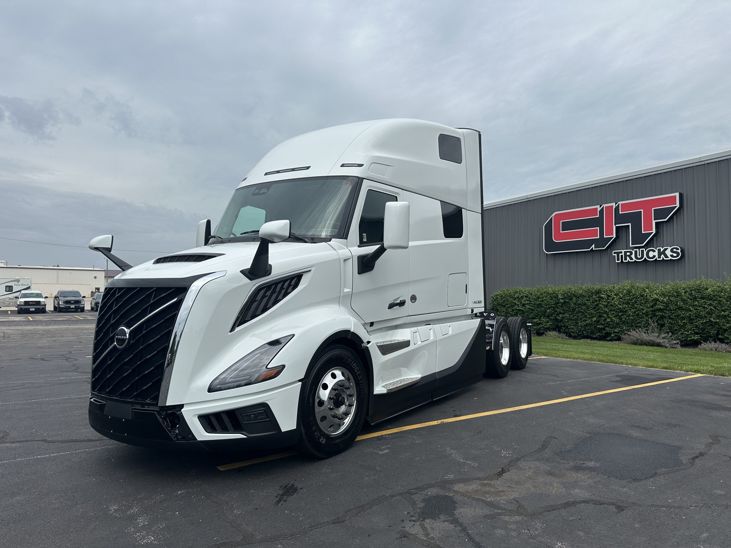 2026 VOLVO VNL64T860 - image 1 of 6