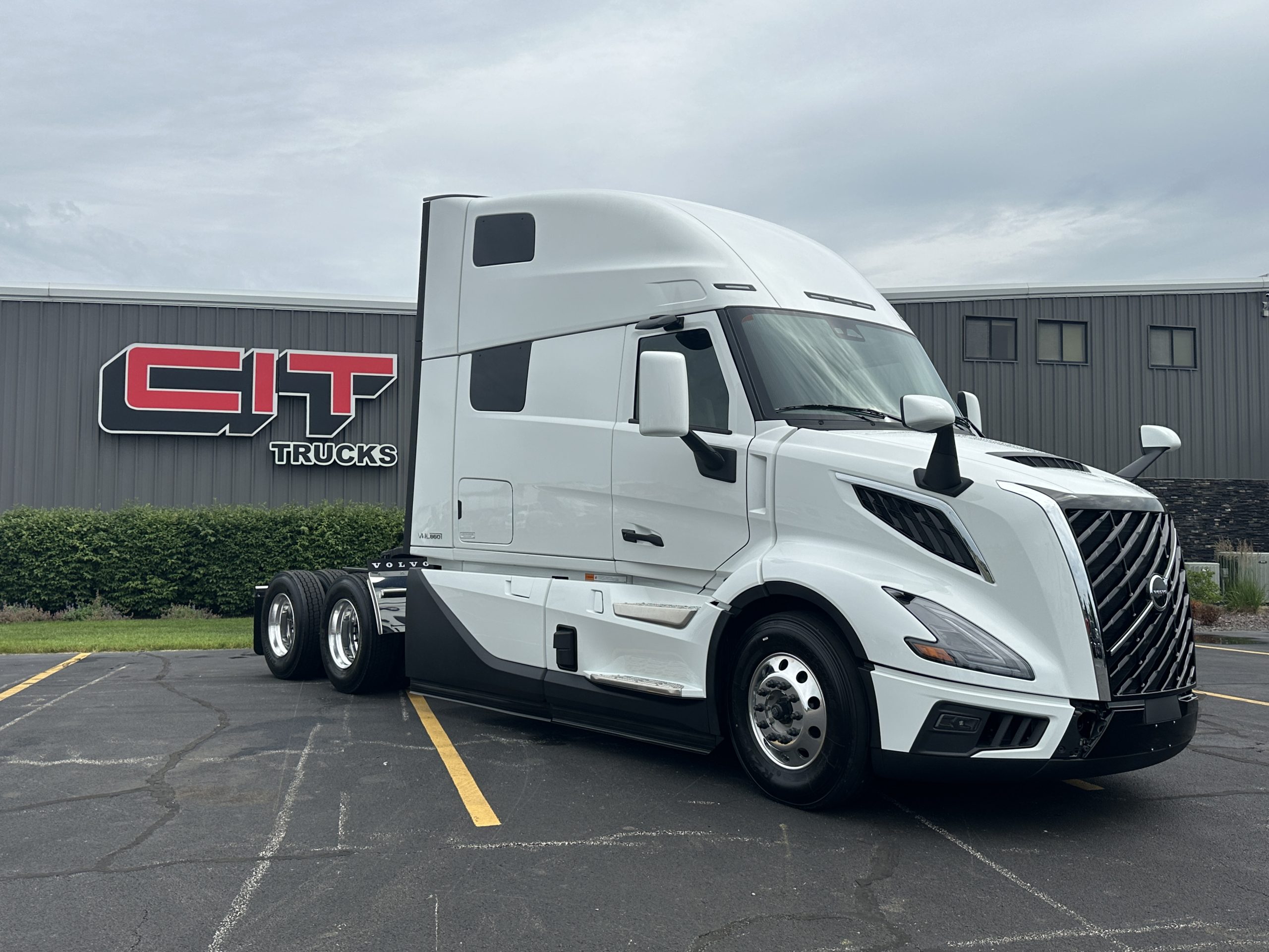 2026 VOLVO VNL64T860 - image 3 of 6