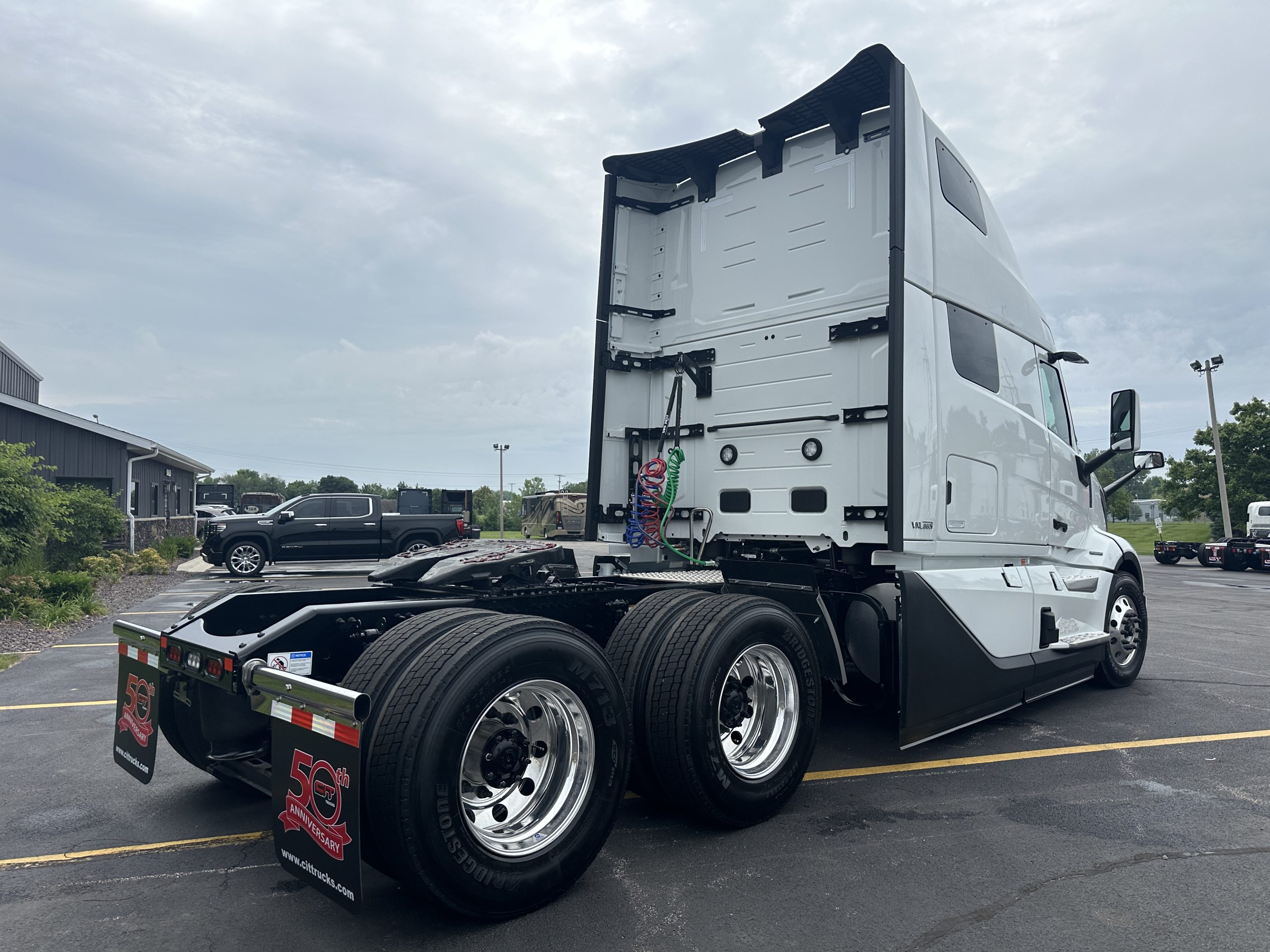 2026 VOLVO VNL64T860 - image 5 of 6