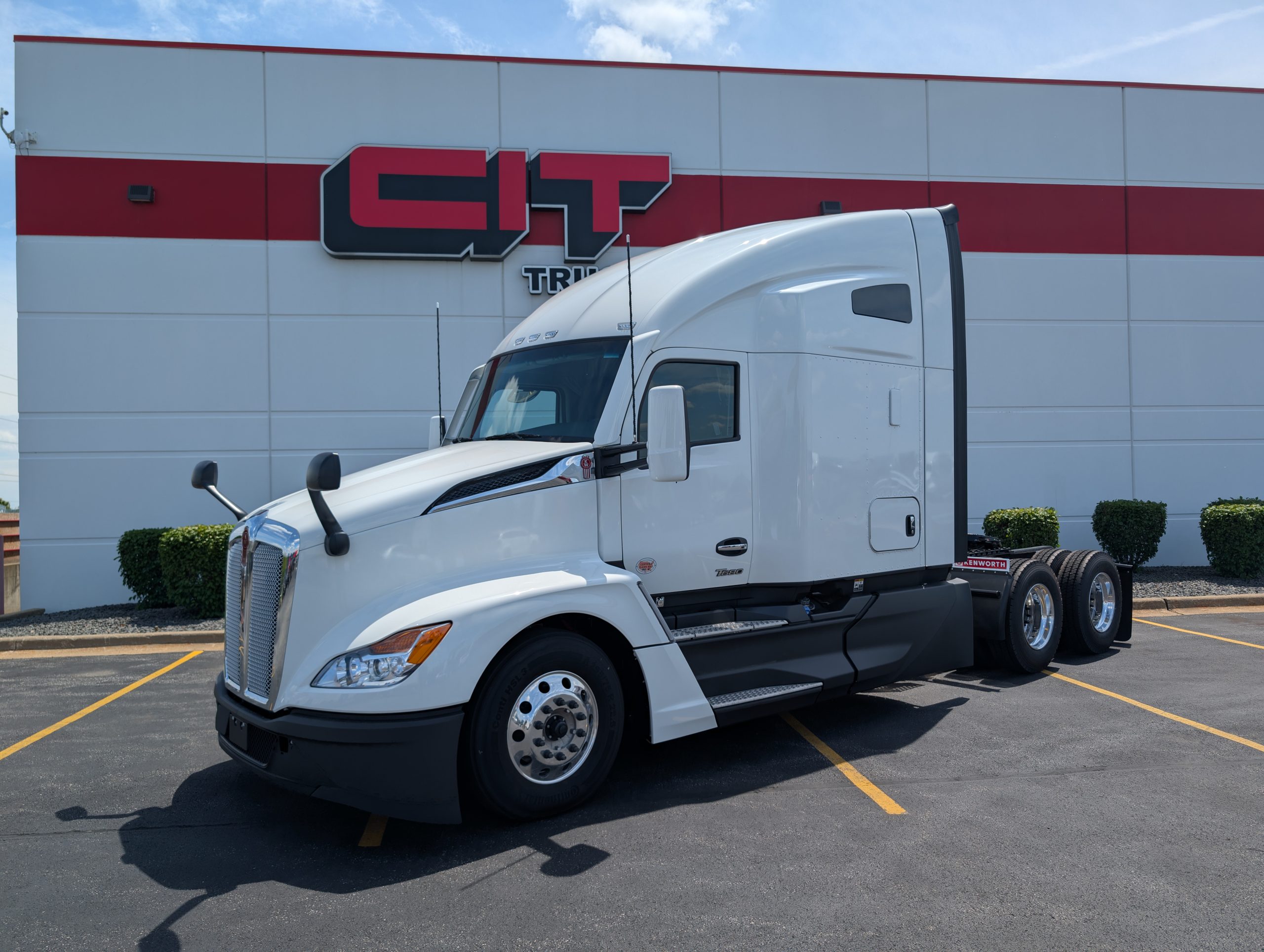 2026 KENWORTH T680 - image 1 of 6