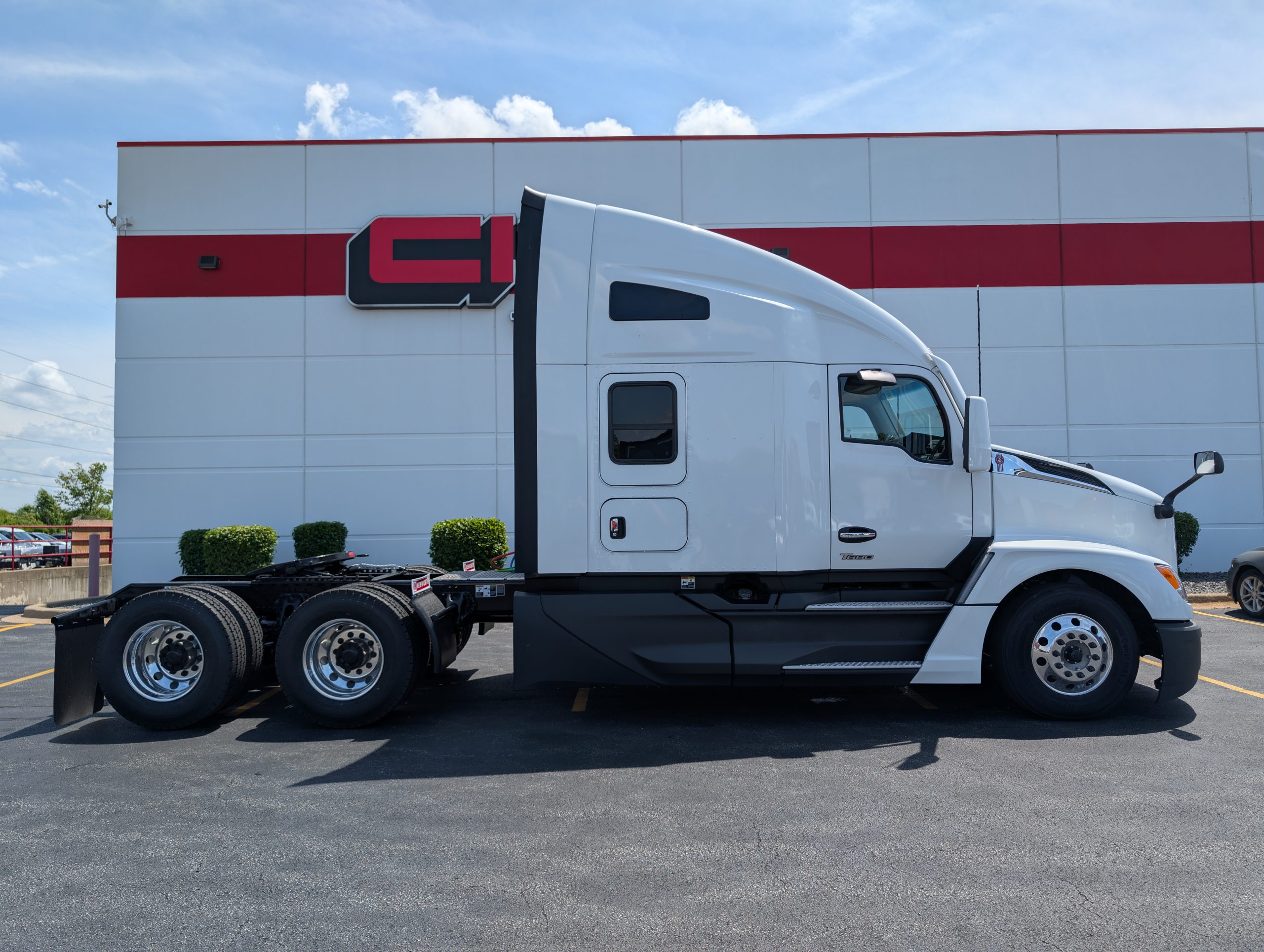 2026 KENWORTH T680 - image 4 of 6
