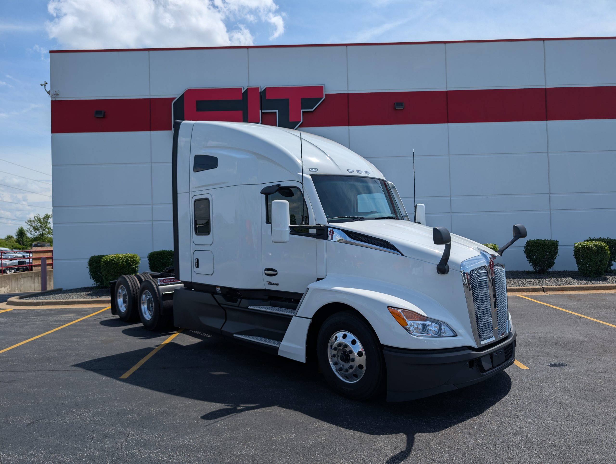 2026 KENWORTH T680 - image 3 of 6