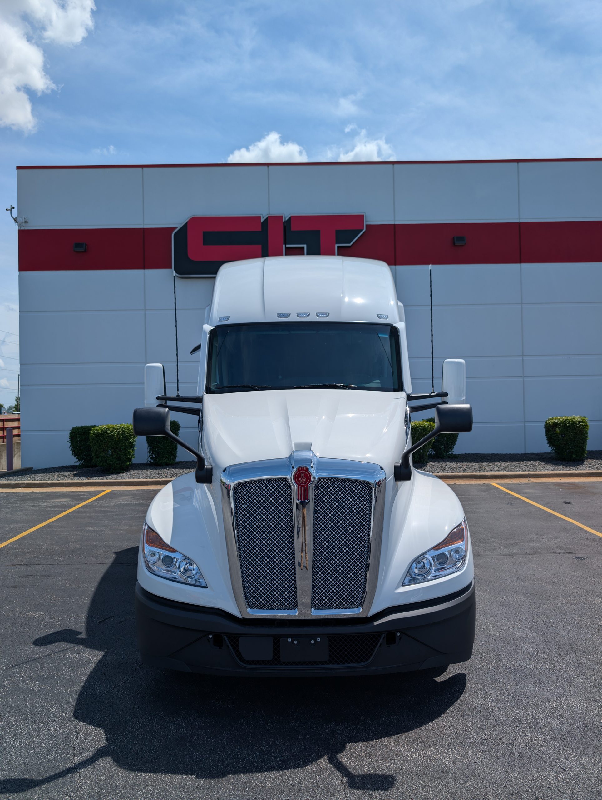 2026 KENWORTH T680 - image 2 of 6
