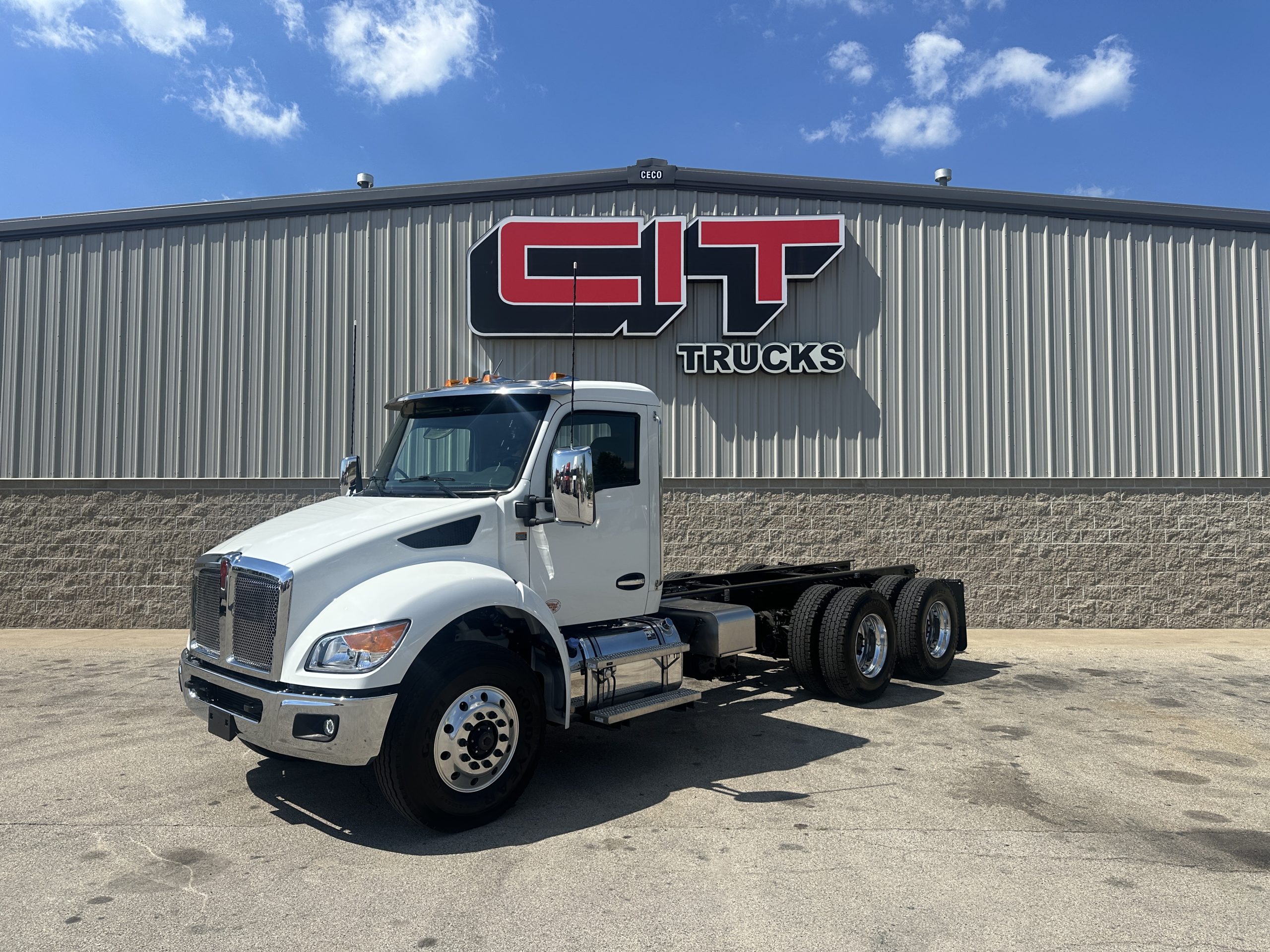 22026 KENWORTH T480 - image 1 of 6