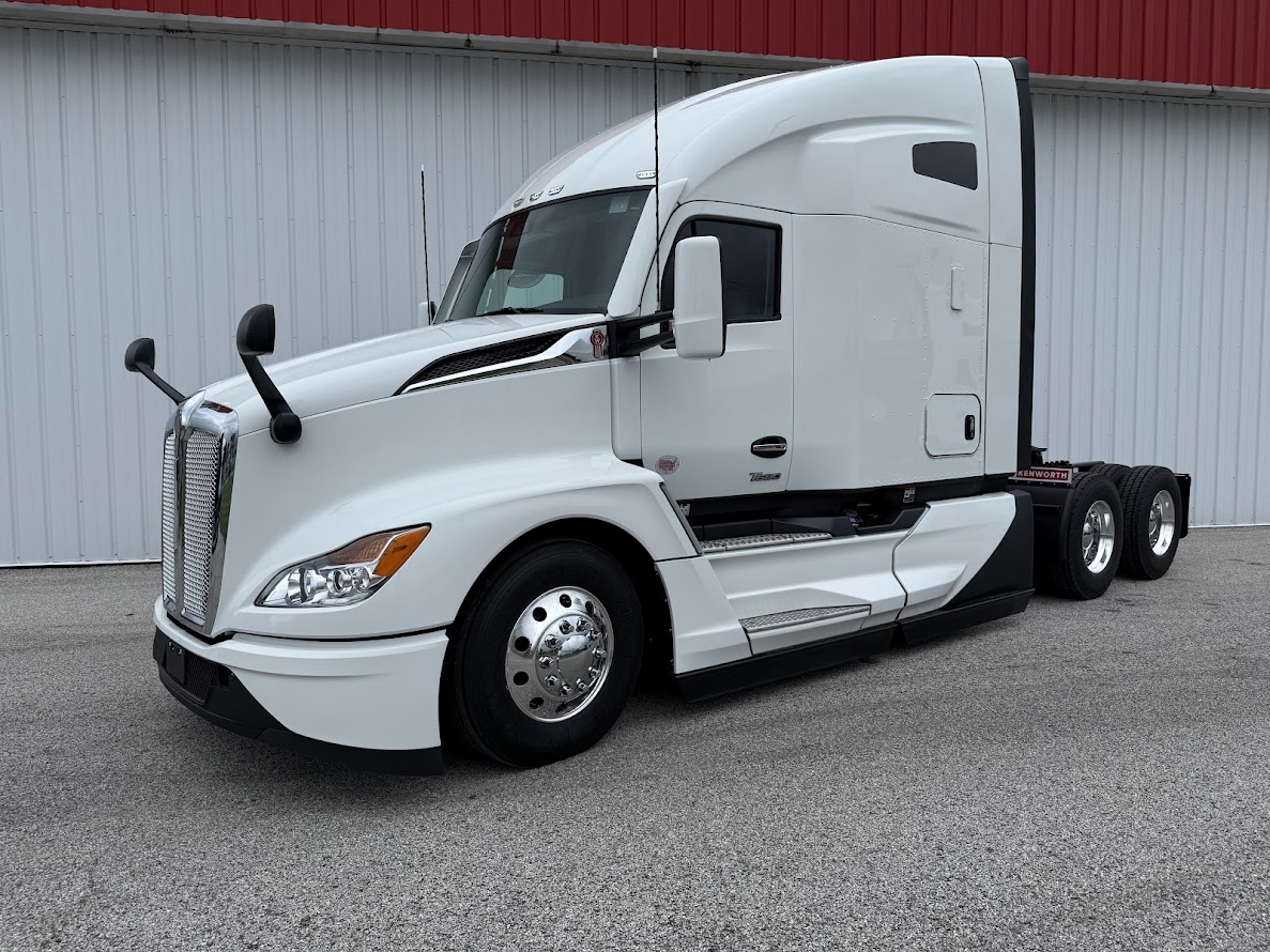 2026 KENWORTH T680 - image 1 of 6