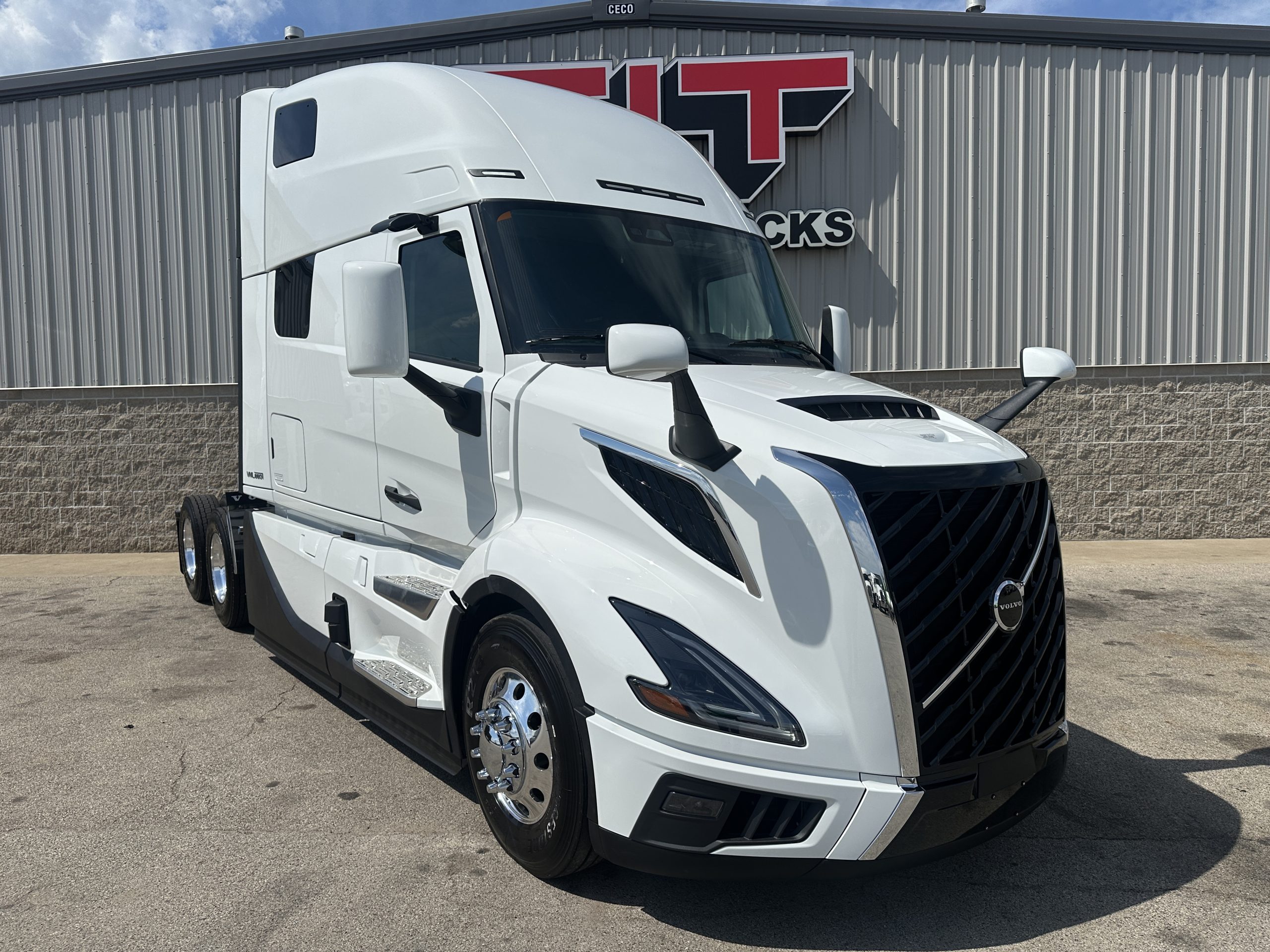 2026 VOLVO VNL860 - image 3 of 6