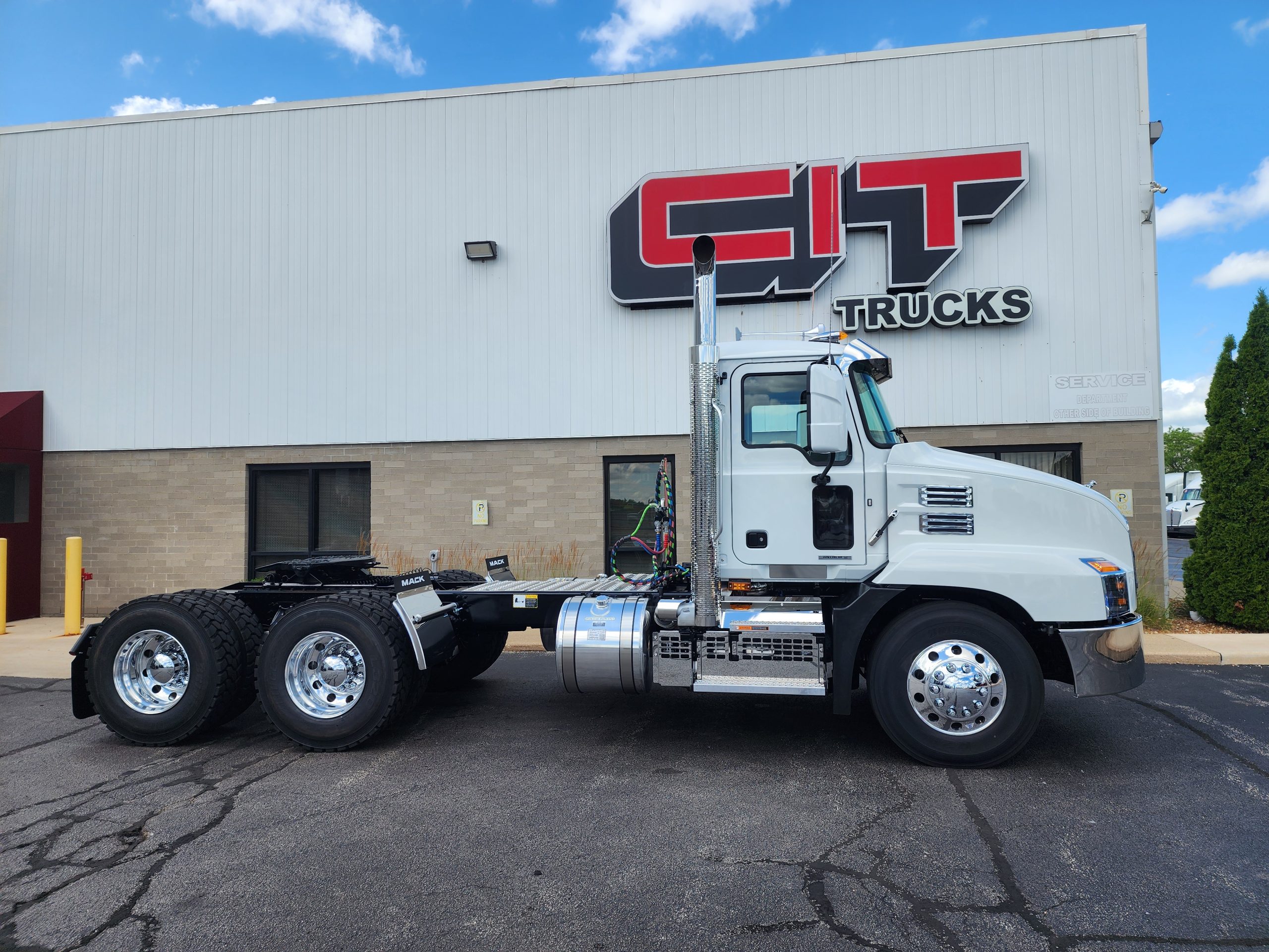 2026 MACK AN64T - image 4 of 6