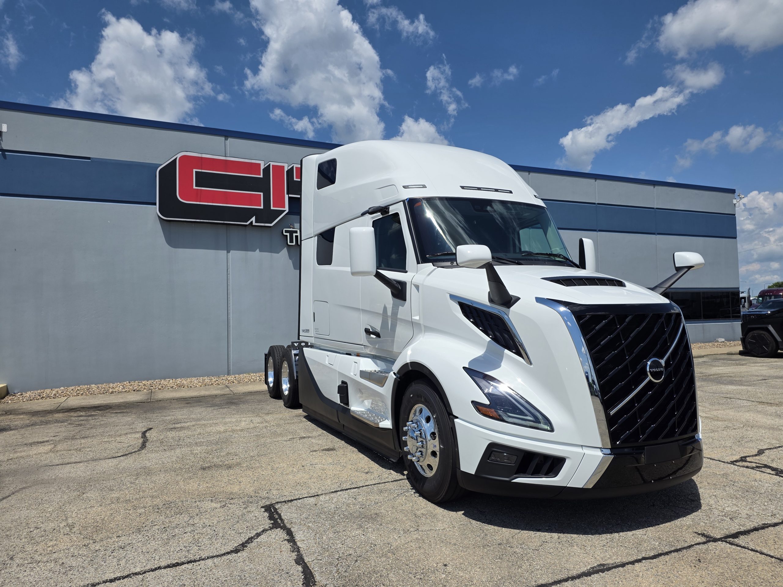 2026 VOLVO VNL860 - image 3 of 6