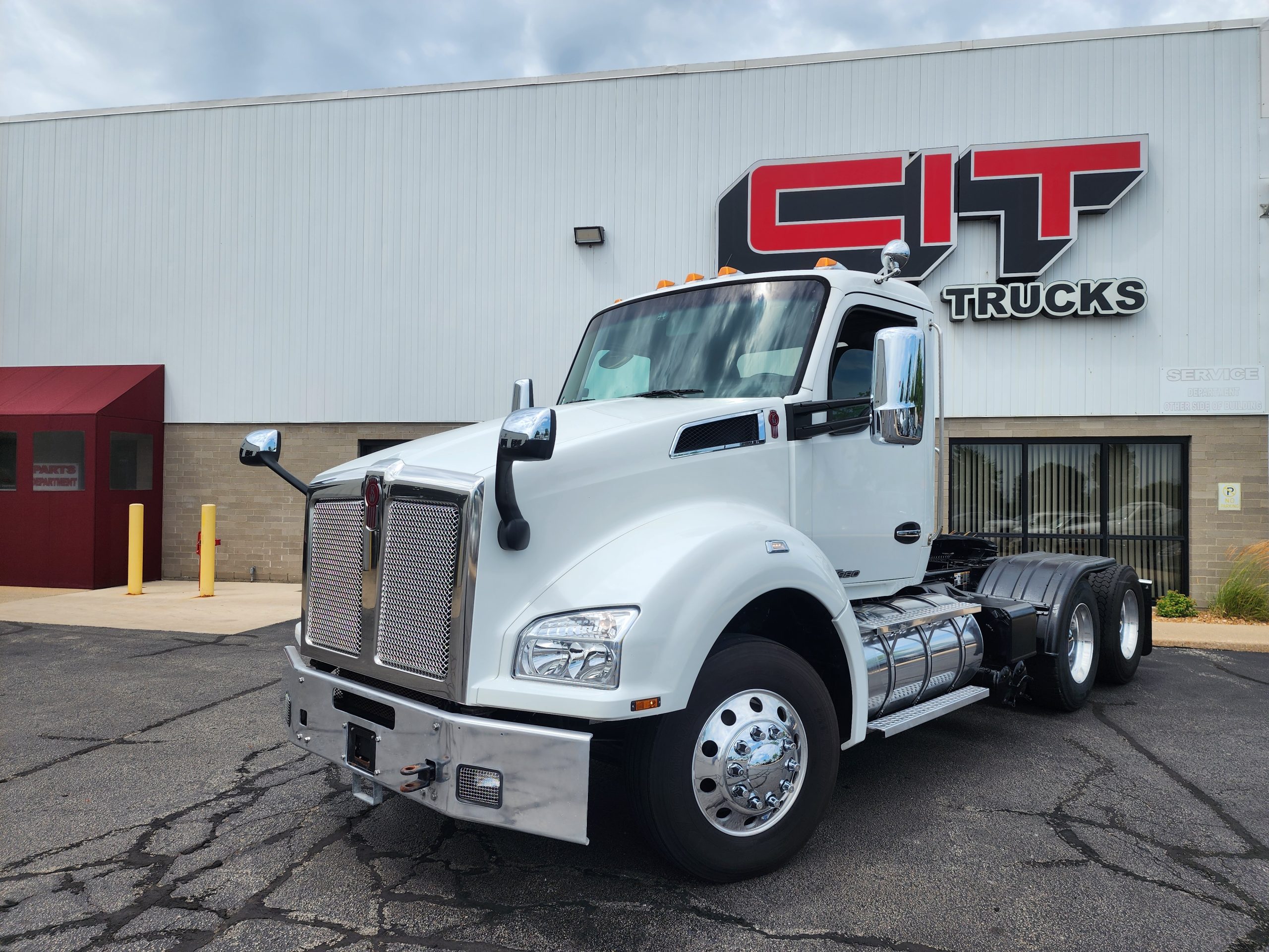 2022 KENWORTH T880 - image 1 of 6