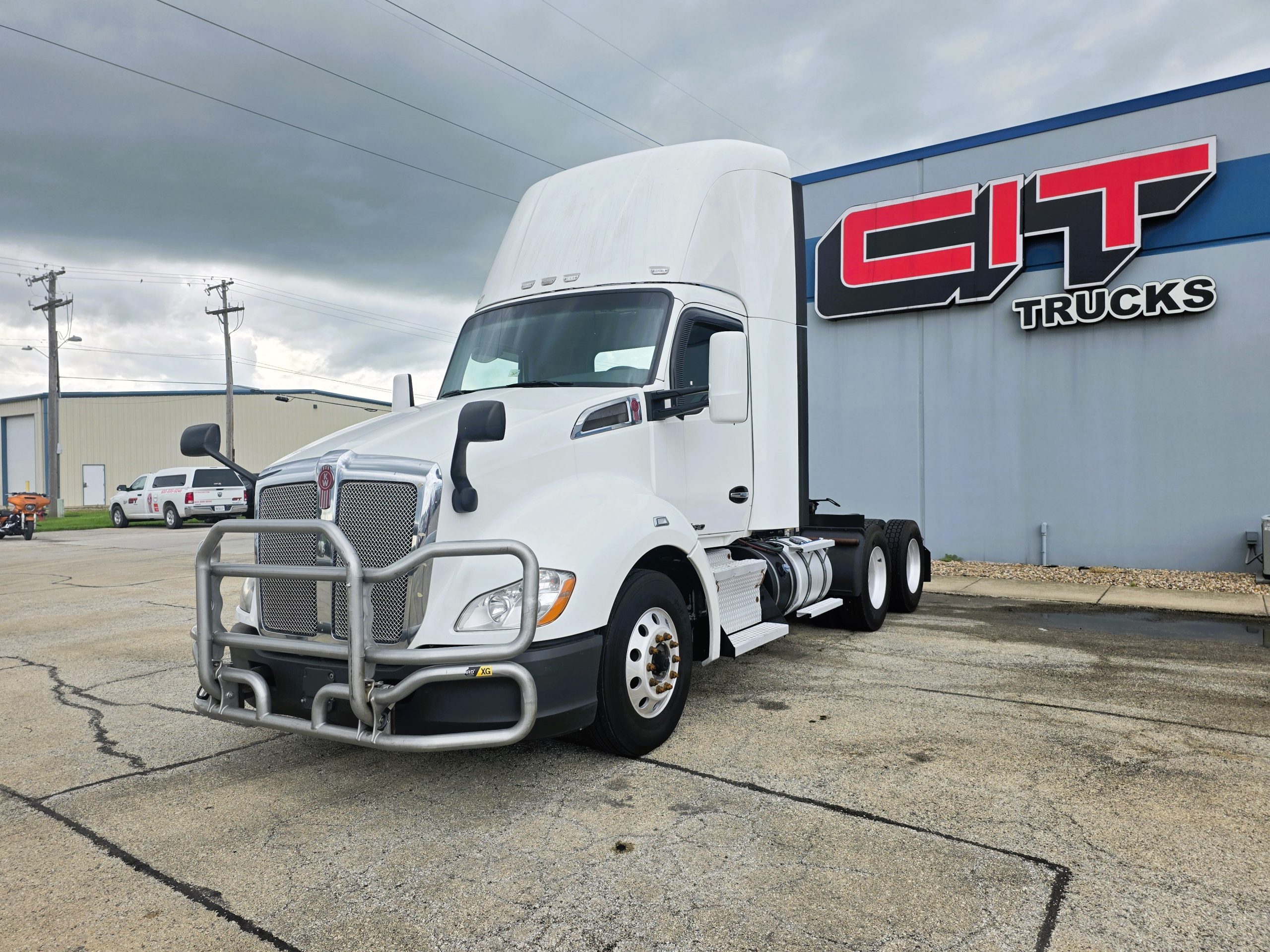2019 KENWORTH T680 - image 1 of 6