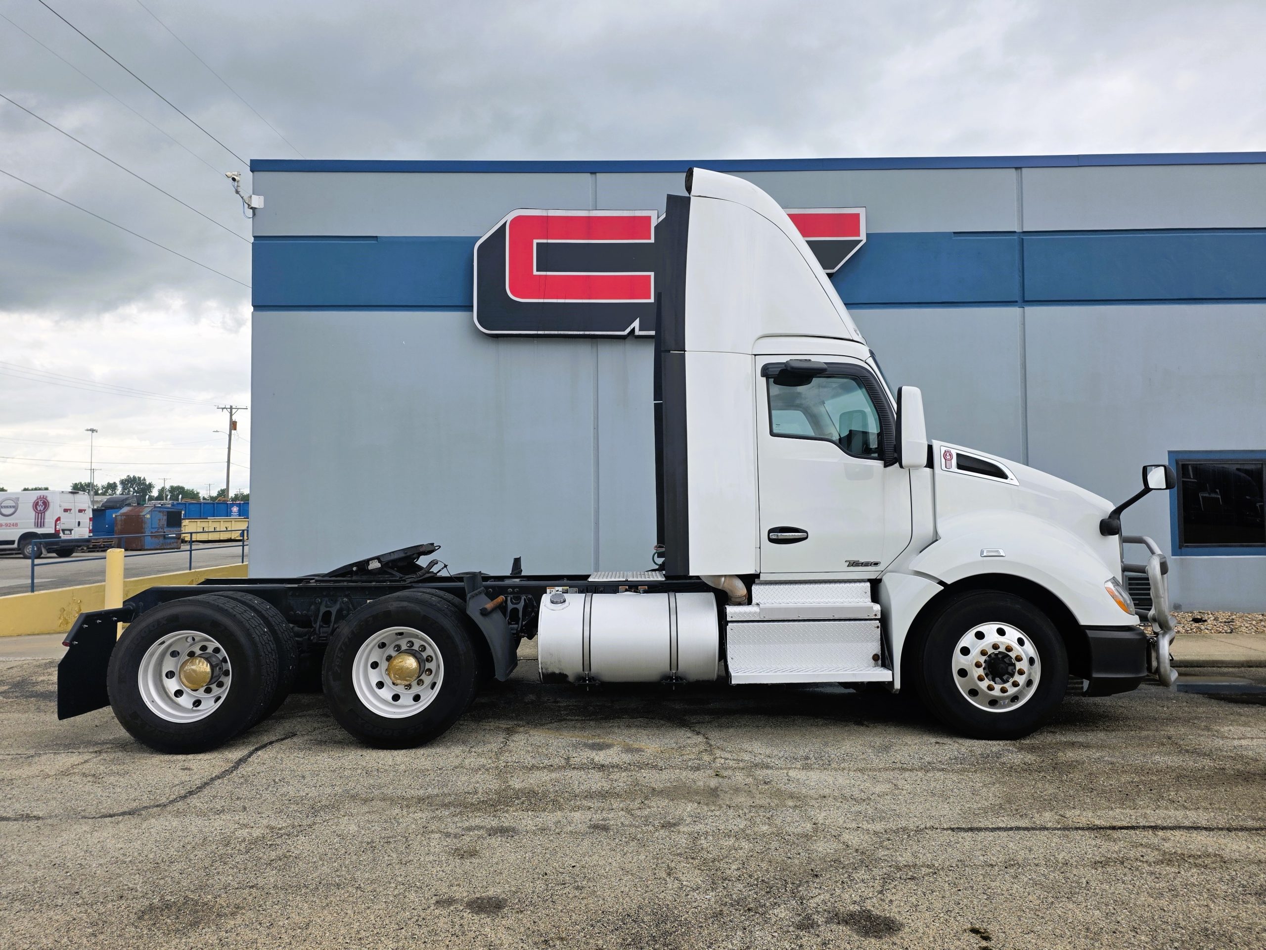 2019 KENWORTH T680 - image 4 of 6