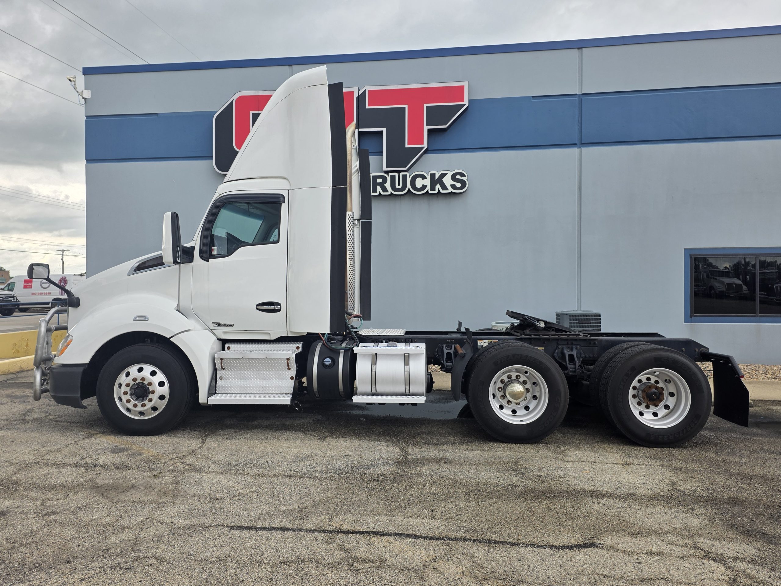 2019 KENWORTH T680 - image 1 of 6
