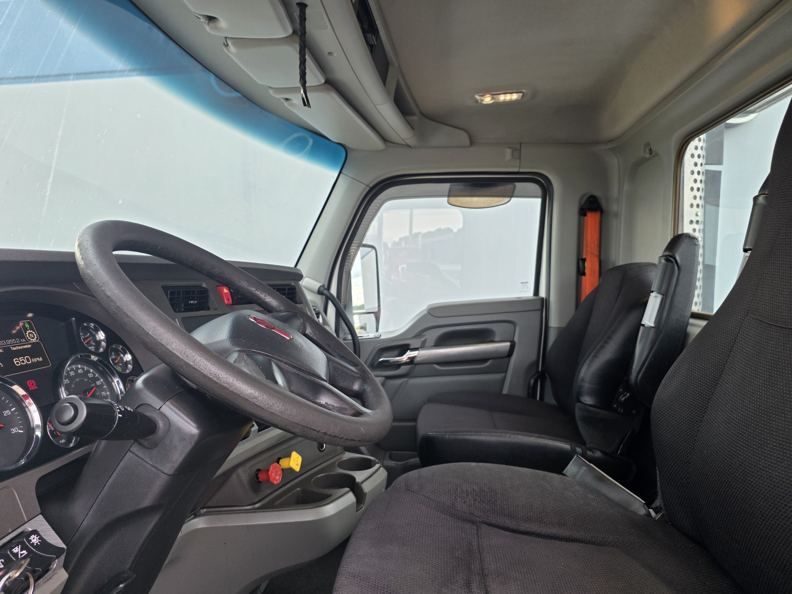 2019 KENWORTH T680 - image 6 of 6