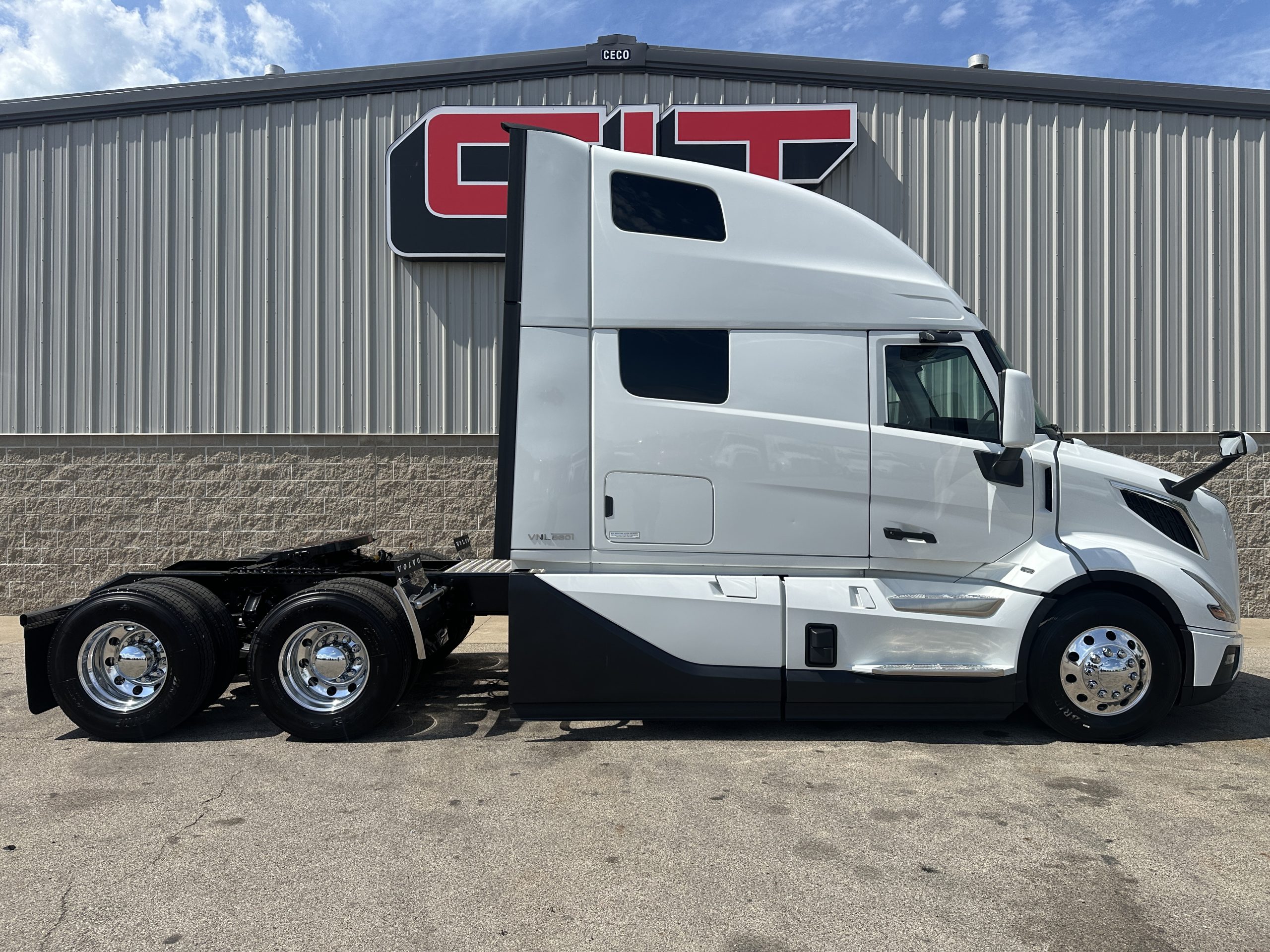 2026 VOLVO VNL860 - image 4 of 6