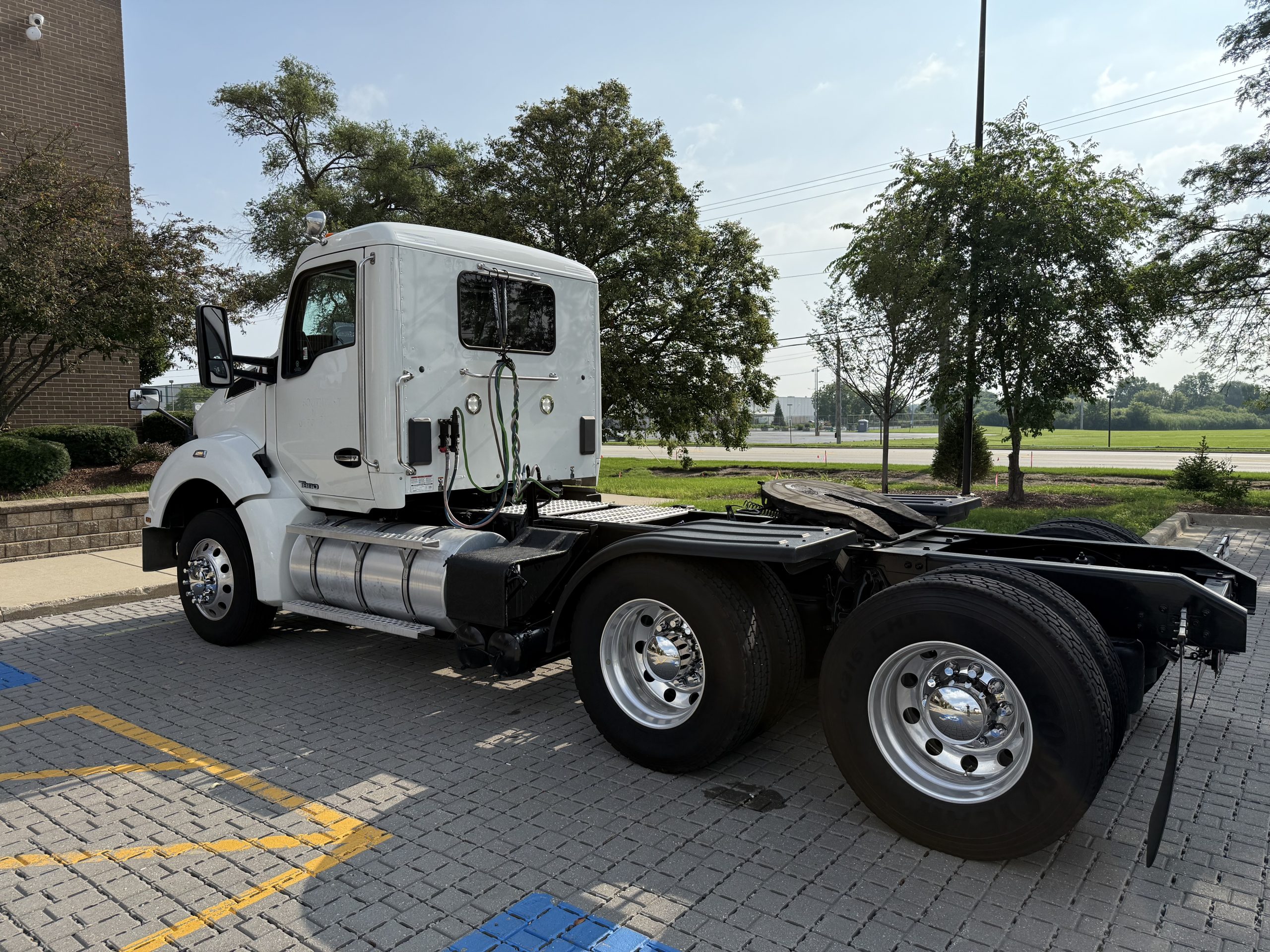 2022 KENWORTH T880 - image 3 of 6