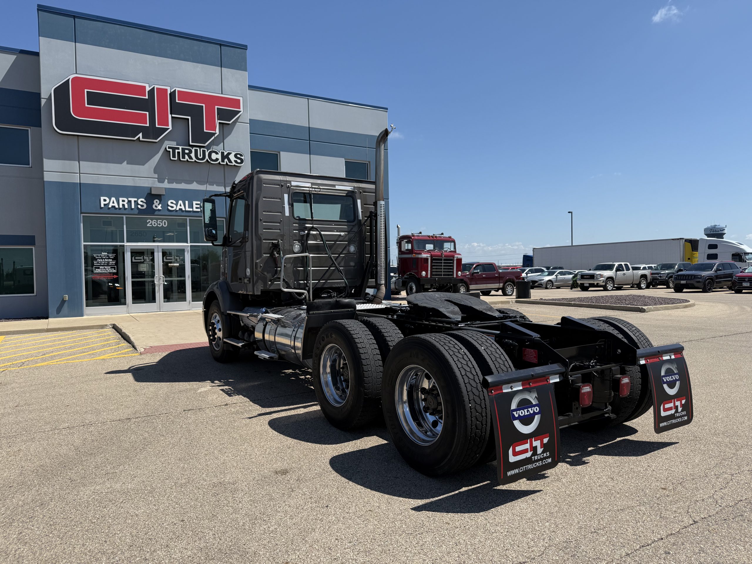 2019 VOLVO VNR300 - image 6 of 6