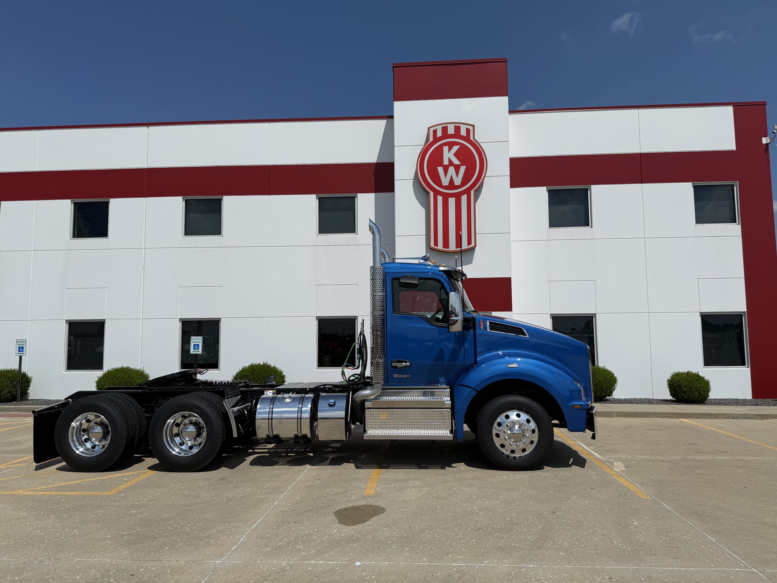 2026 KENWORTH T880 - image 4 of 6