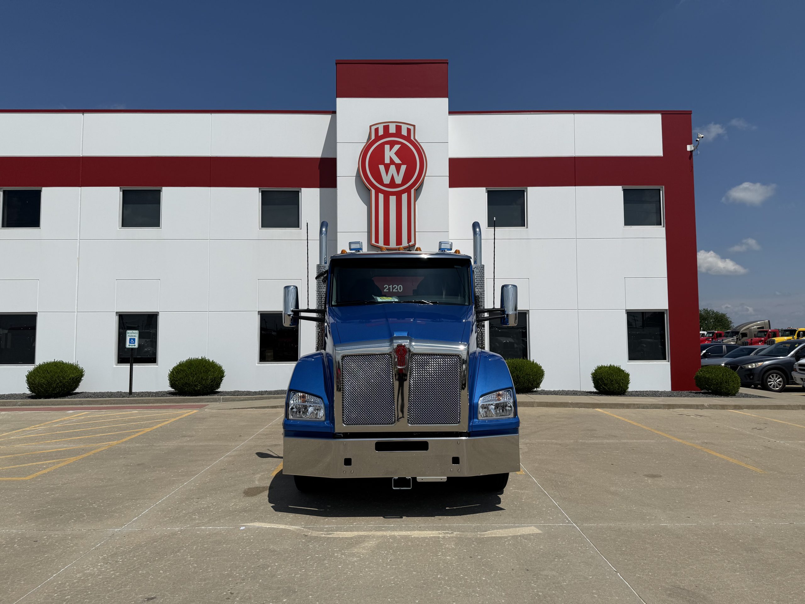 2026 KENWORTH T880 - image 2 of 6