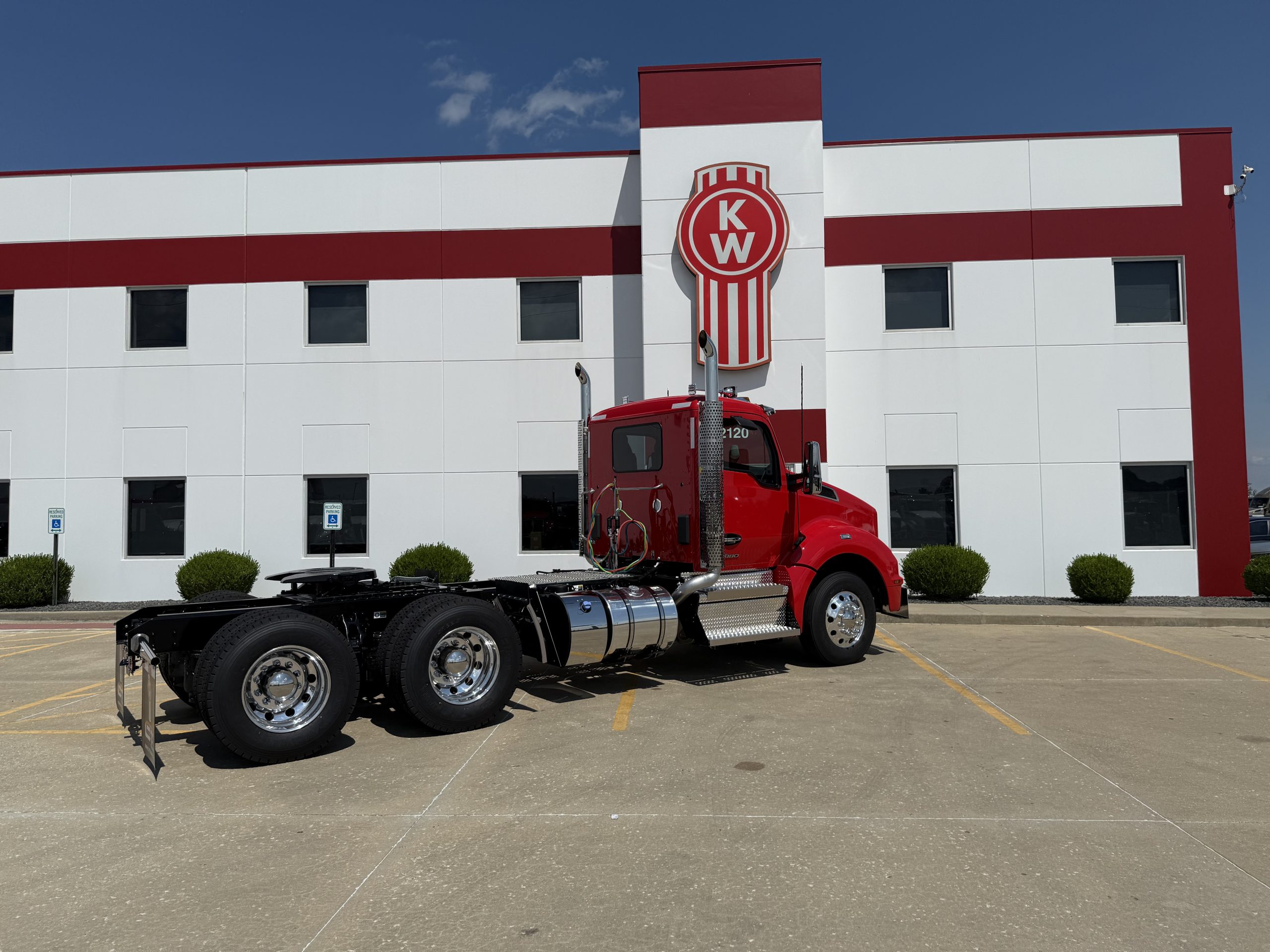2026 KENWORTH T880 - image 2 of 6