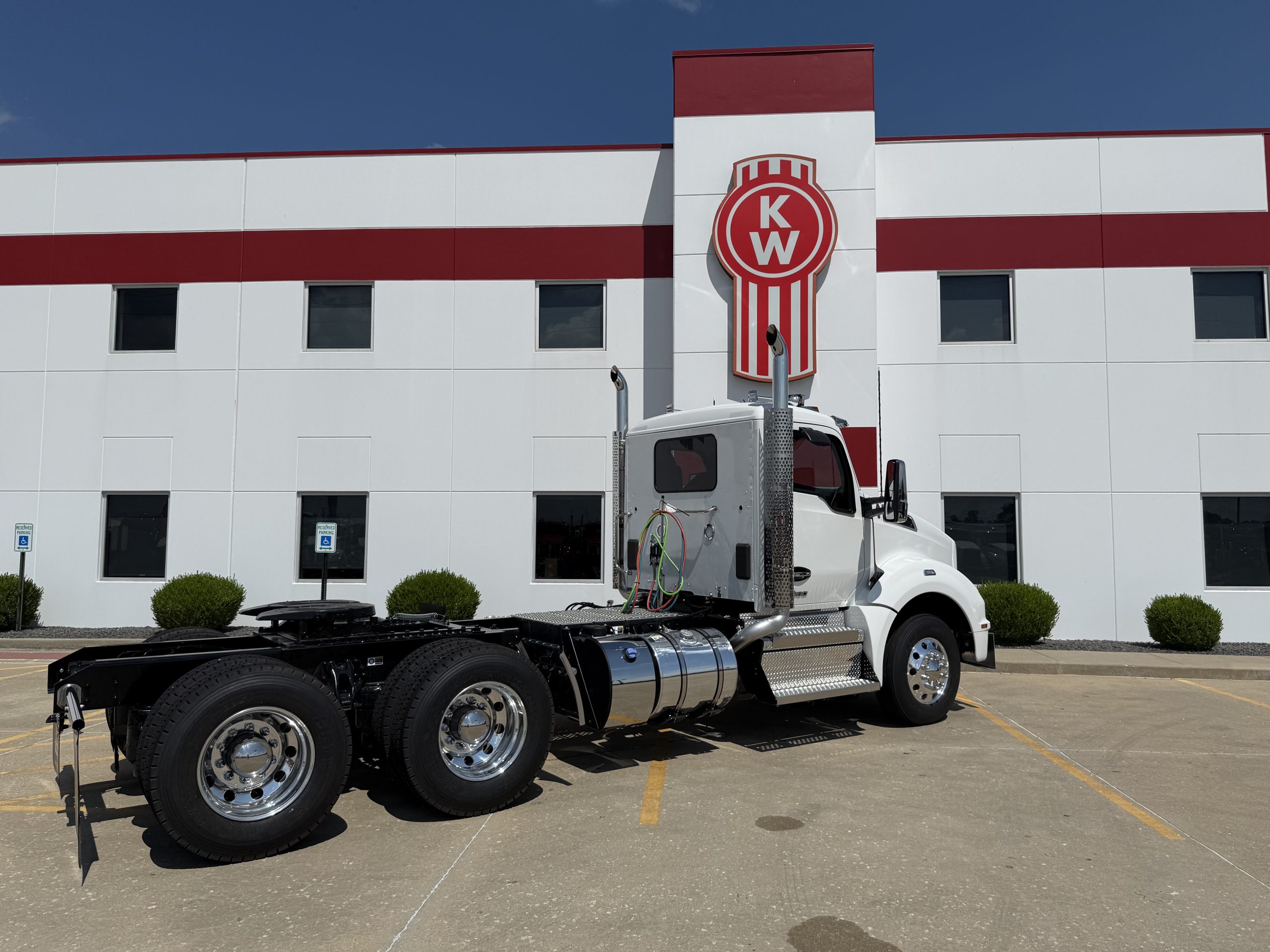 2026 KENWORTH T880 - image 2 of 6