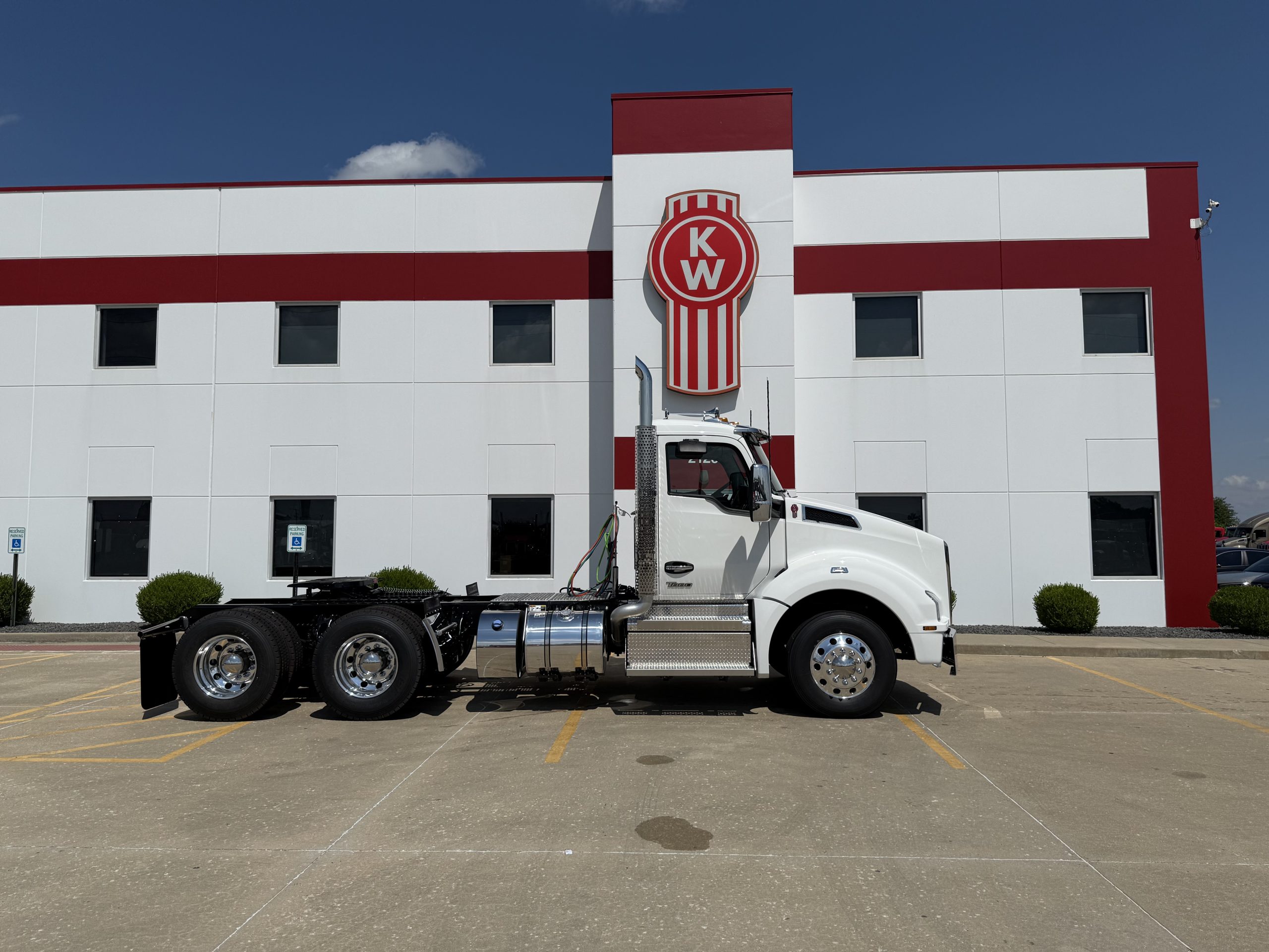 2026 KENWORTH T880 - image 4 of 6