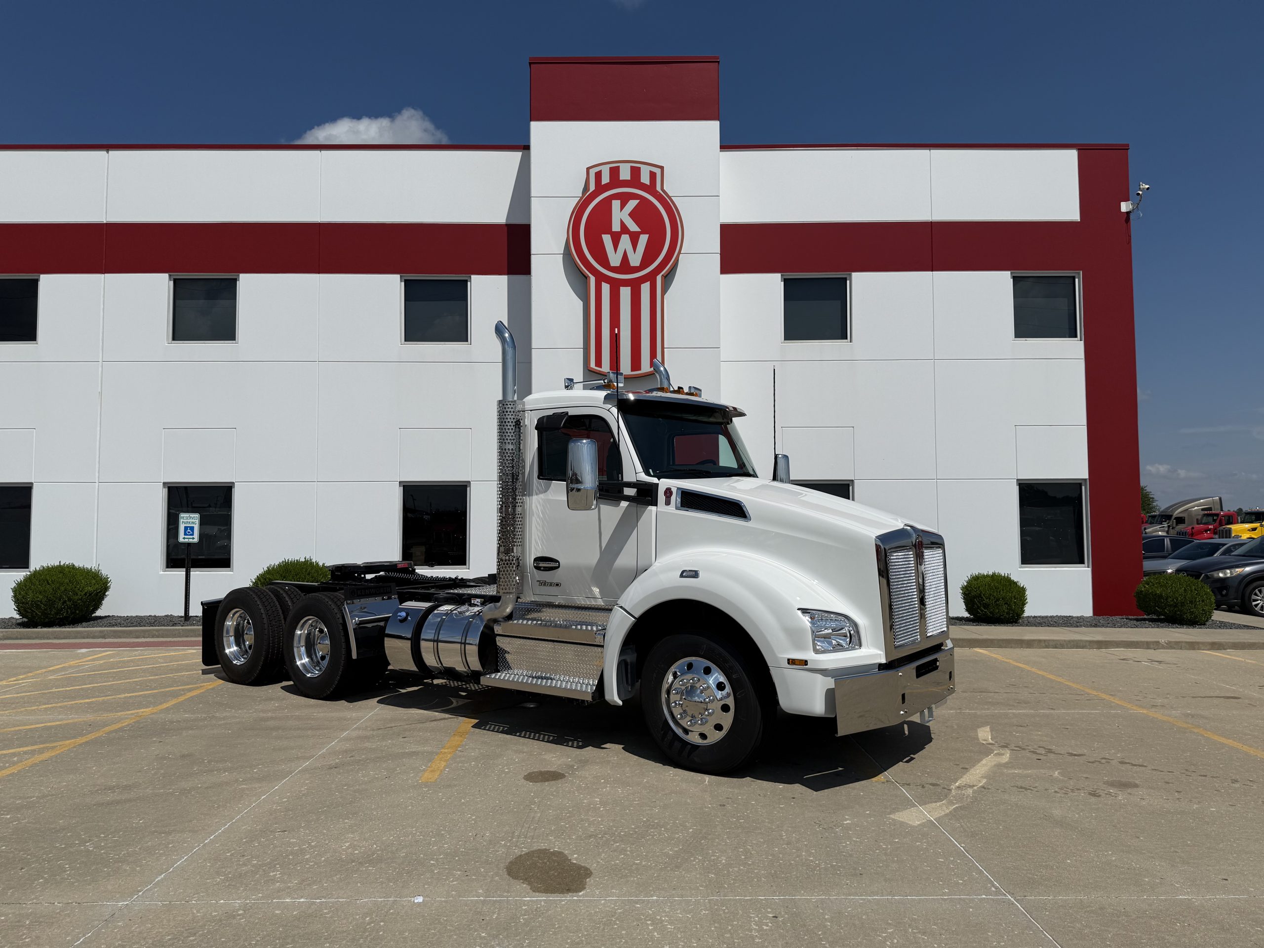2026 KENWORTH T880 - image 3 of 6