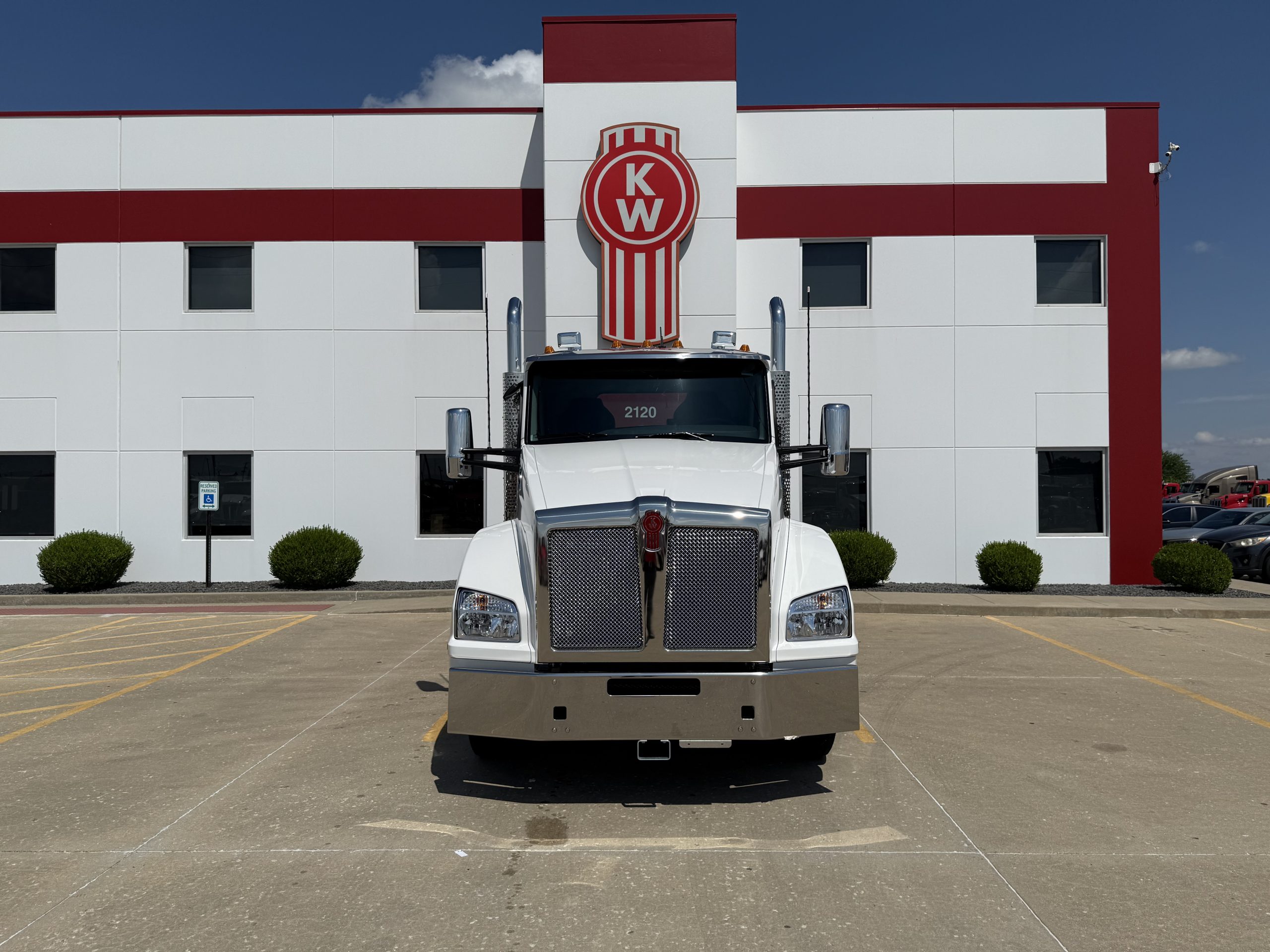 2026 KENWORTH T880 - image 2 of 6