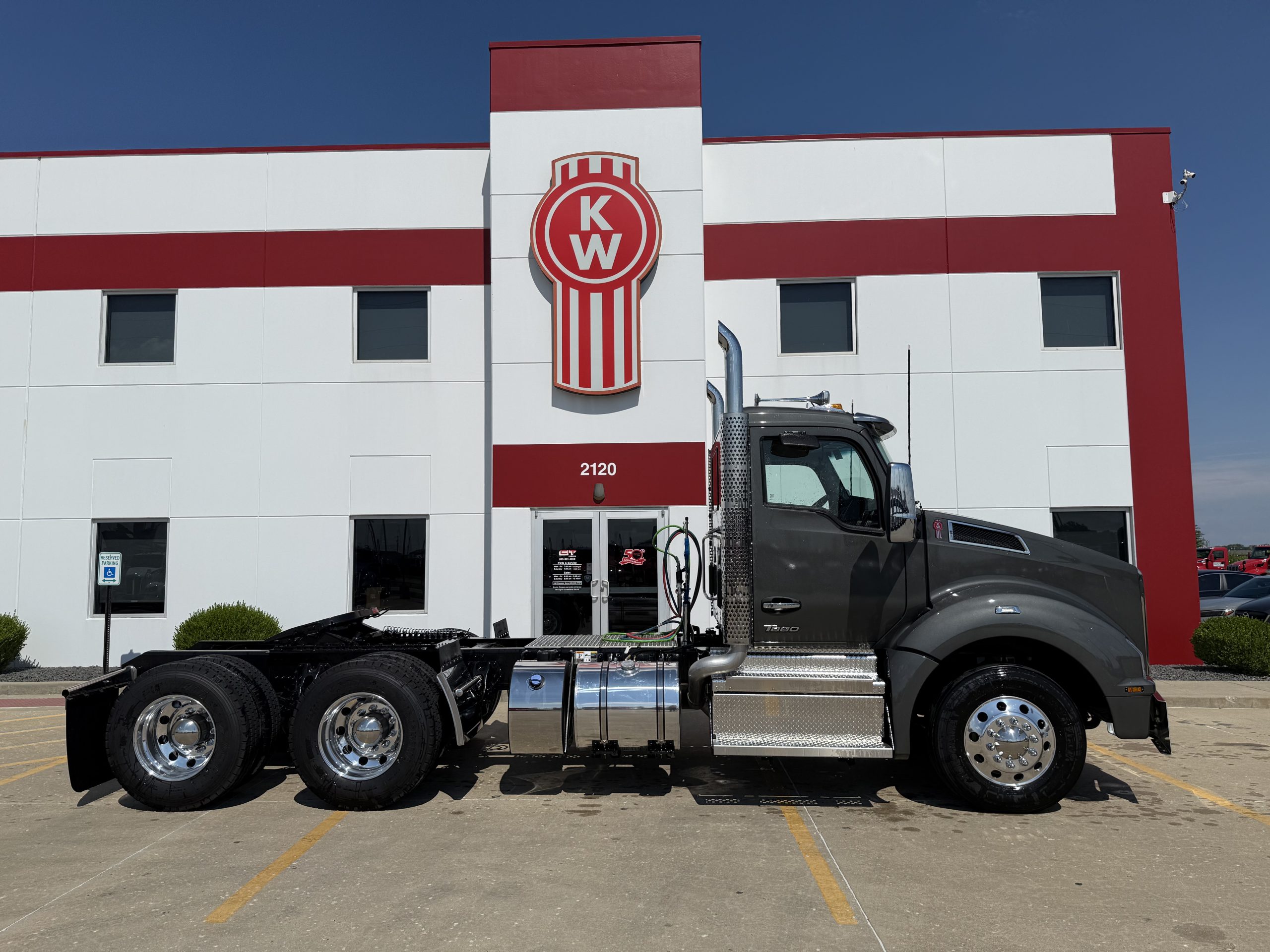 2026 KENWORTH T880 - image 4 of 6