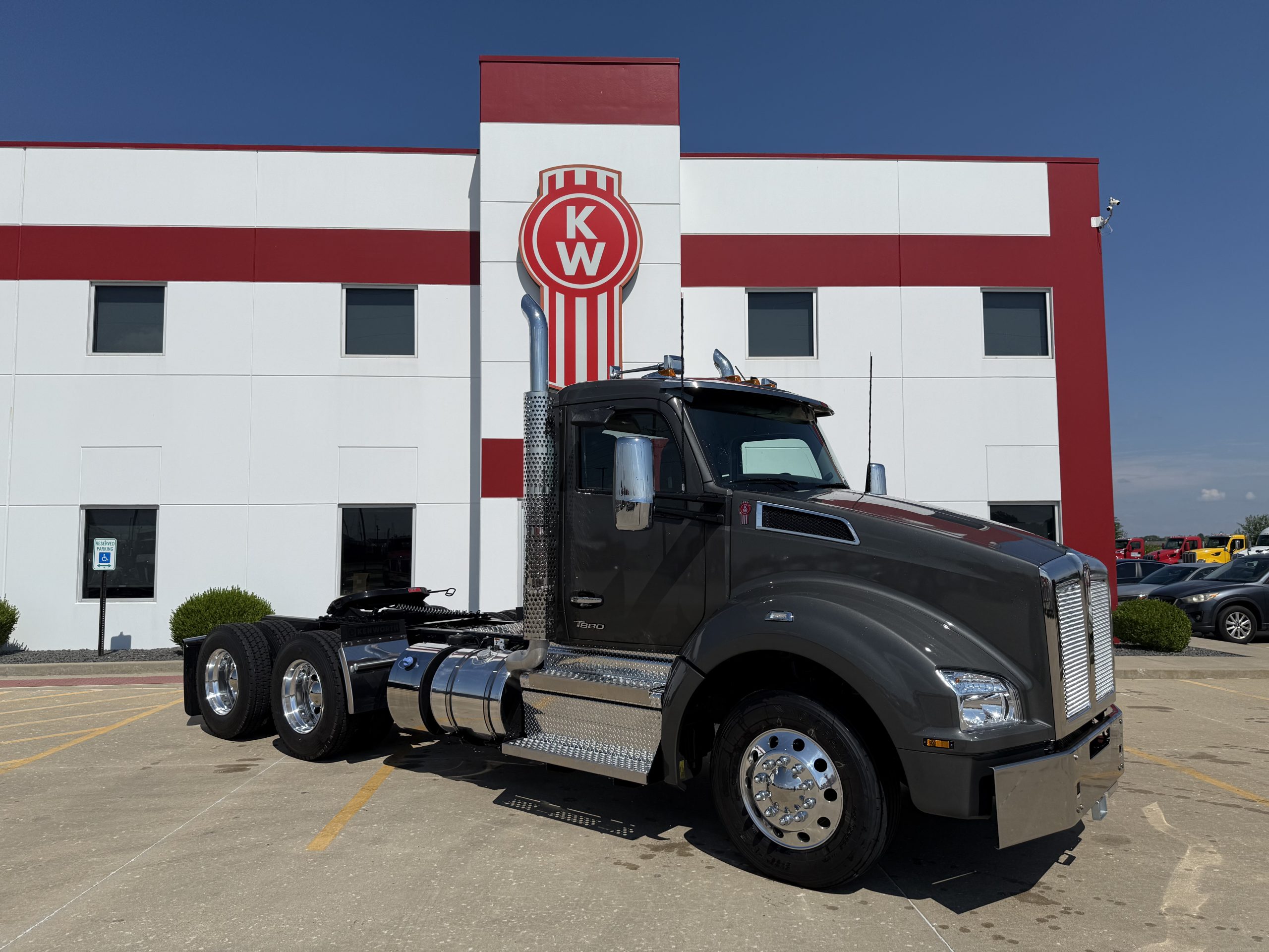 2026 KENWORTH T880 - image 3 of 6