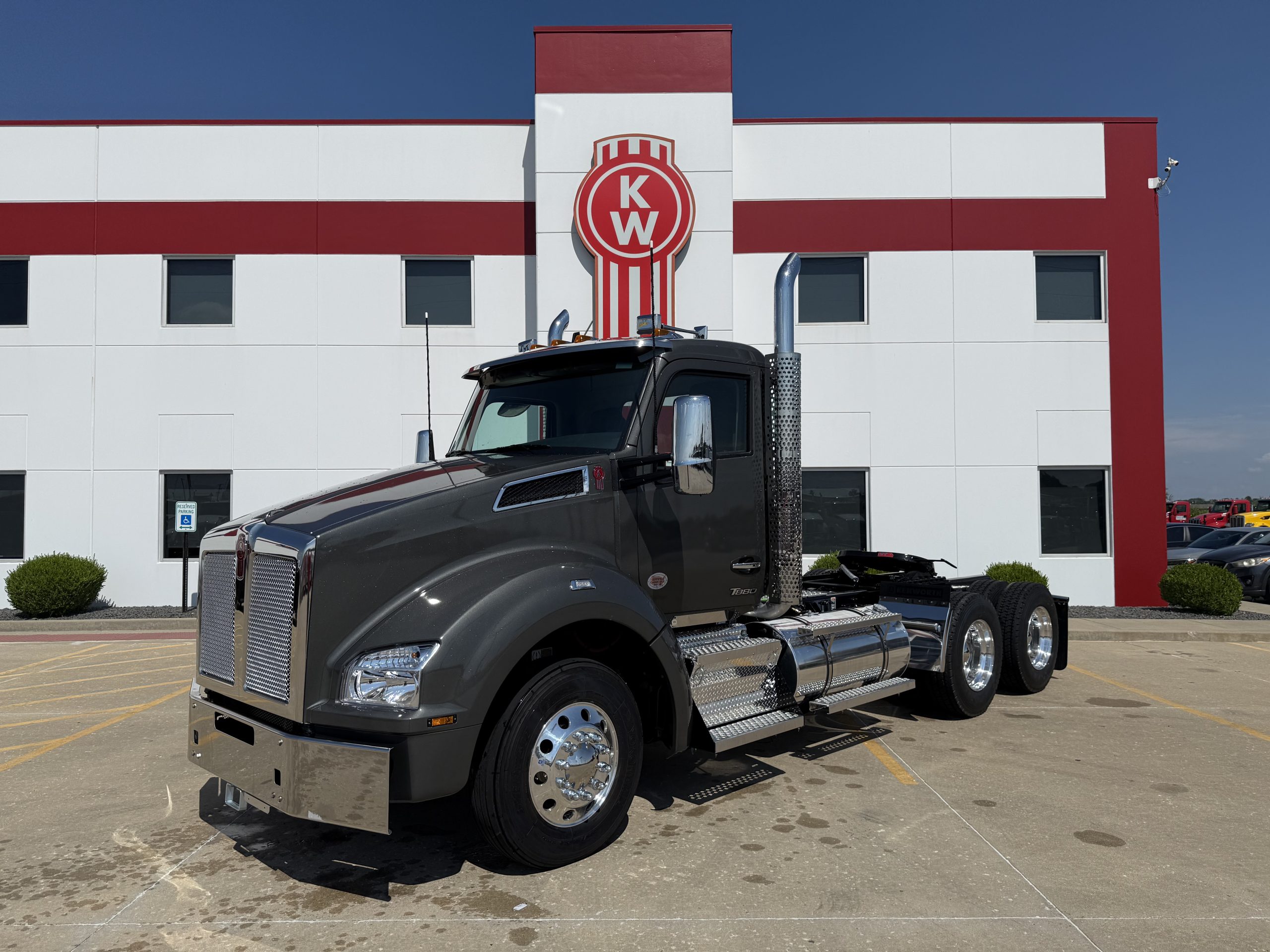 2026 KENWORTH T880 - image 1 of 6