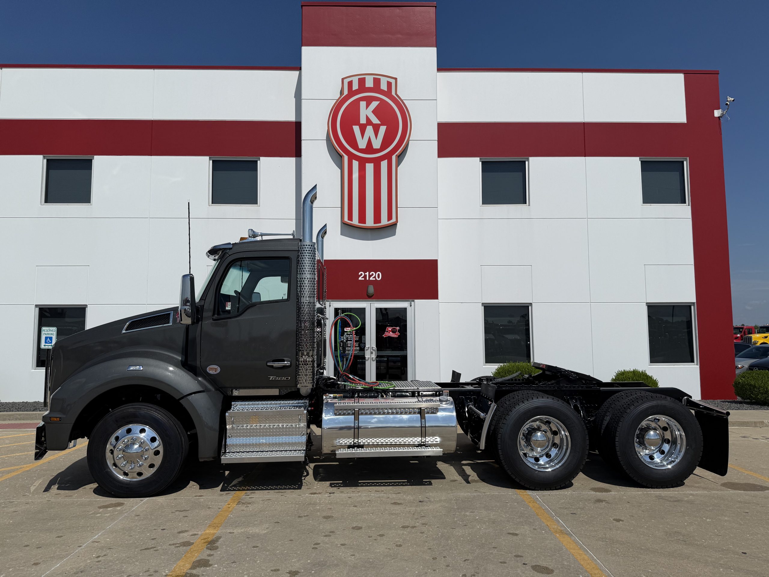 2026 KENWORTH T880 - image 5 of 6