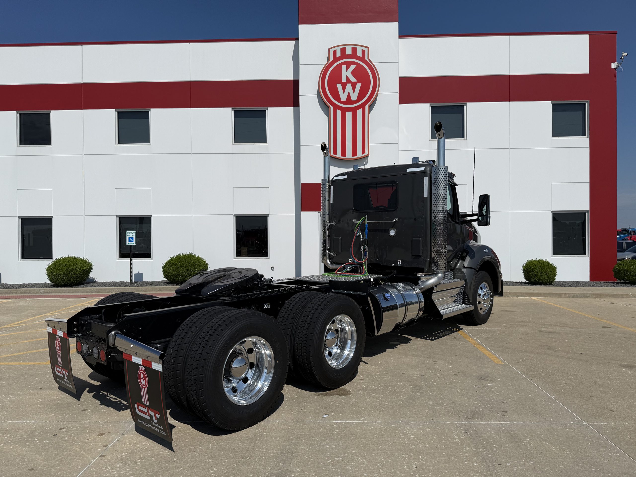 2026 KENWORTH T880 - image 5 of 6