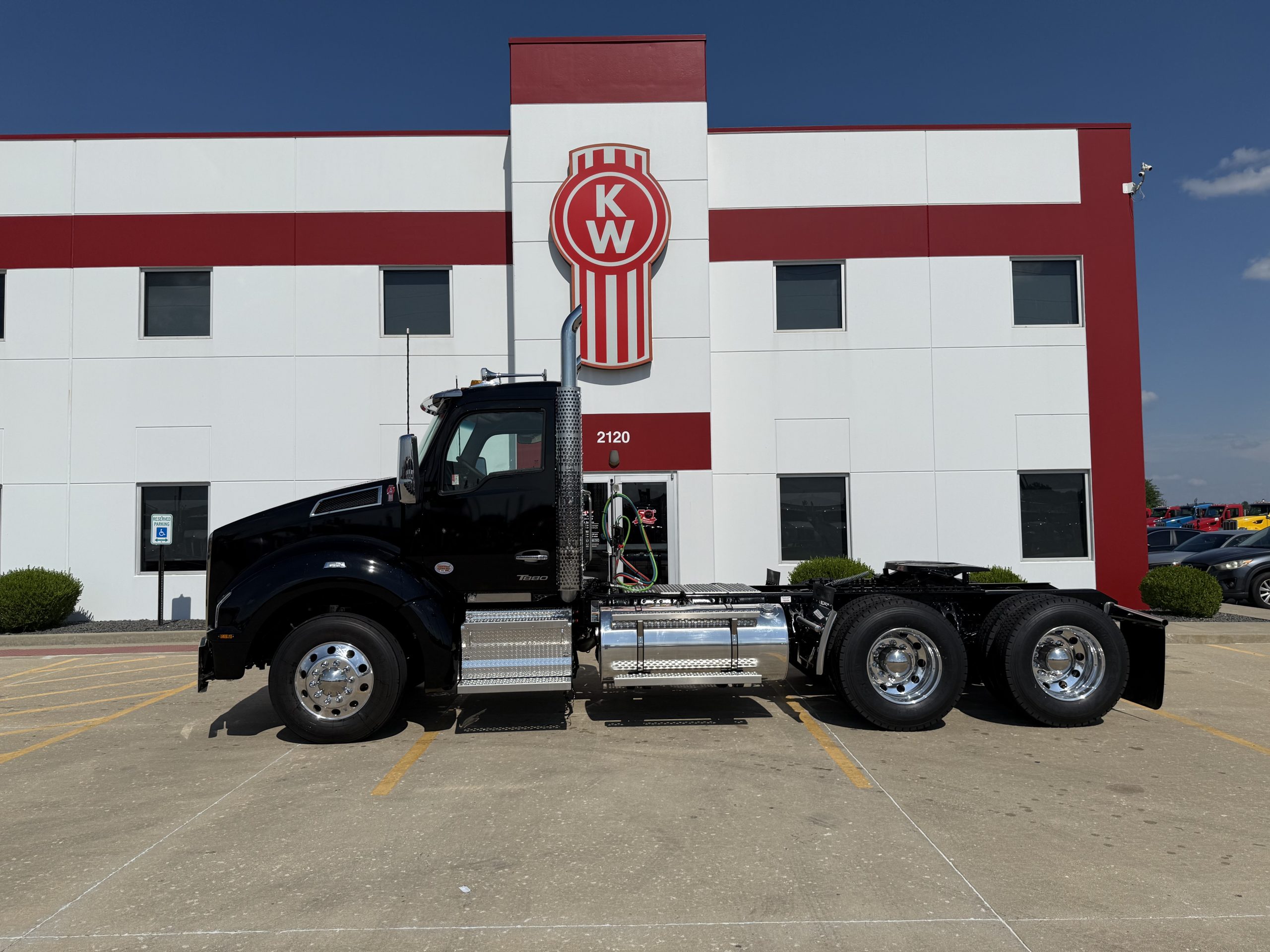 2026 KENWORTH T880 - image 3 of 6