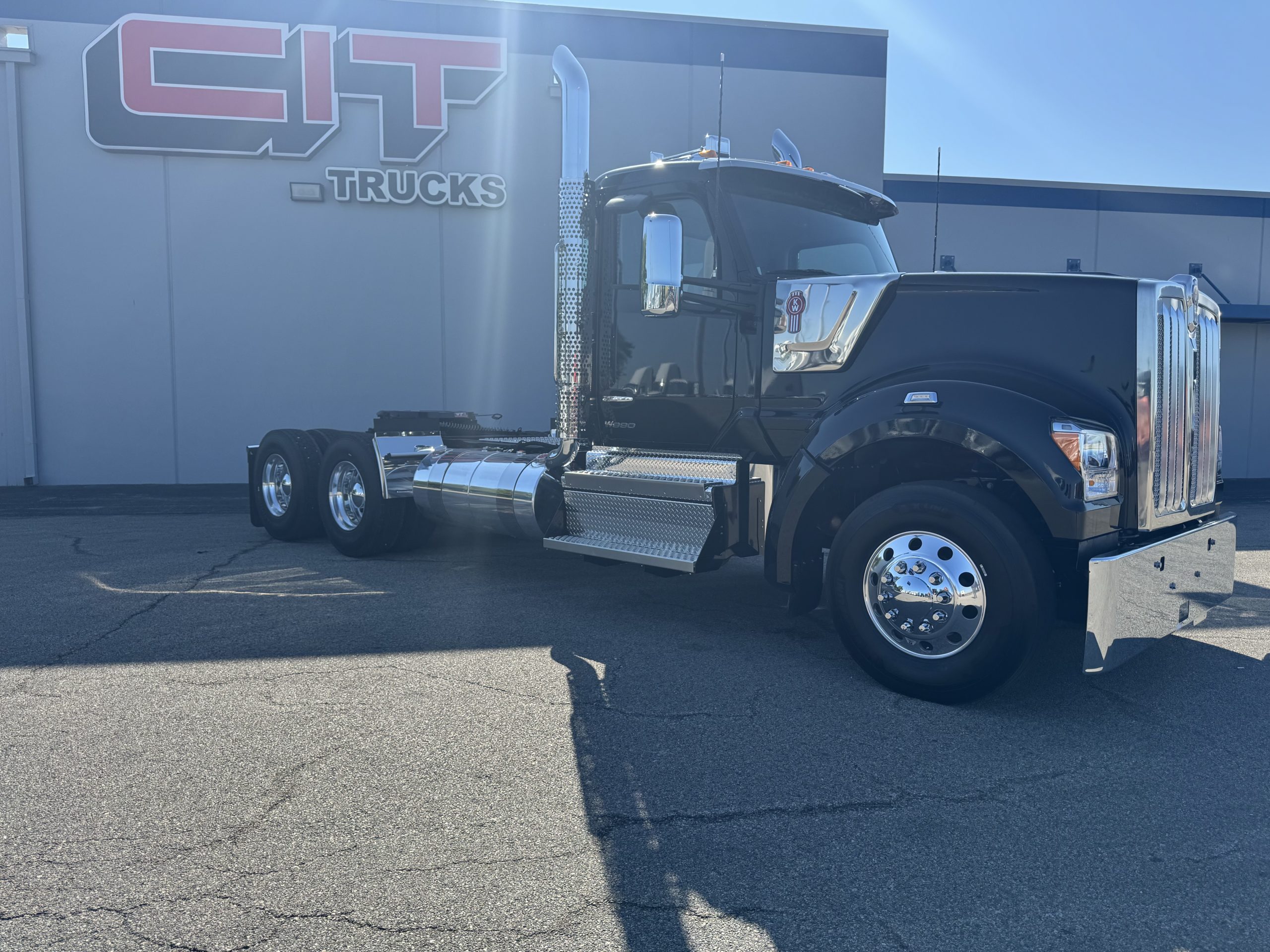 2026 KENWORTH W990 - image 3 of 6