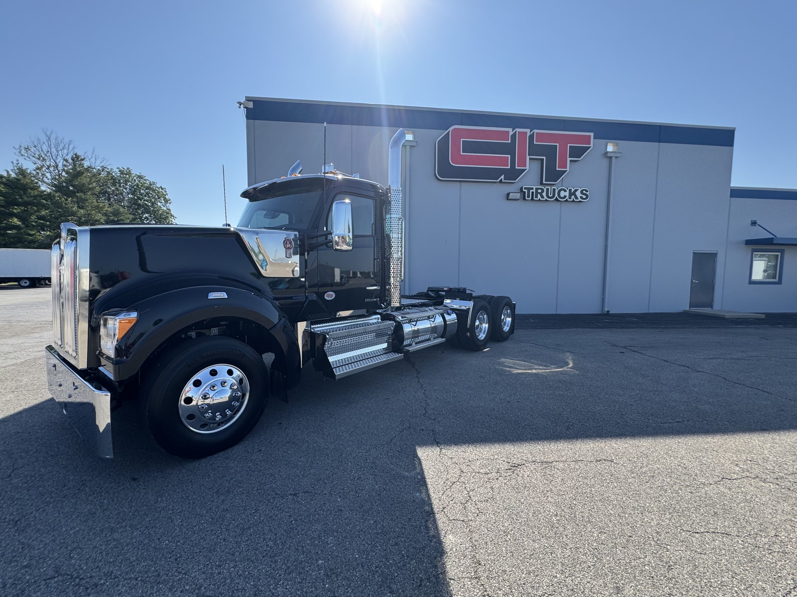 2026 KENWORTH W990 - image 2 of 6