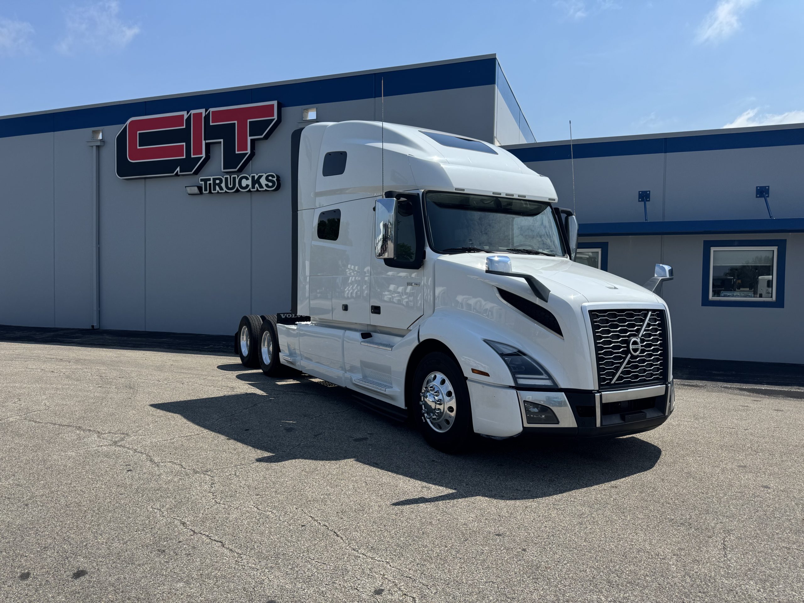 2020 VOLVO VNL760 - image 4 of 6