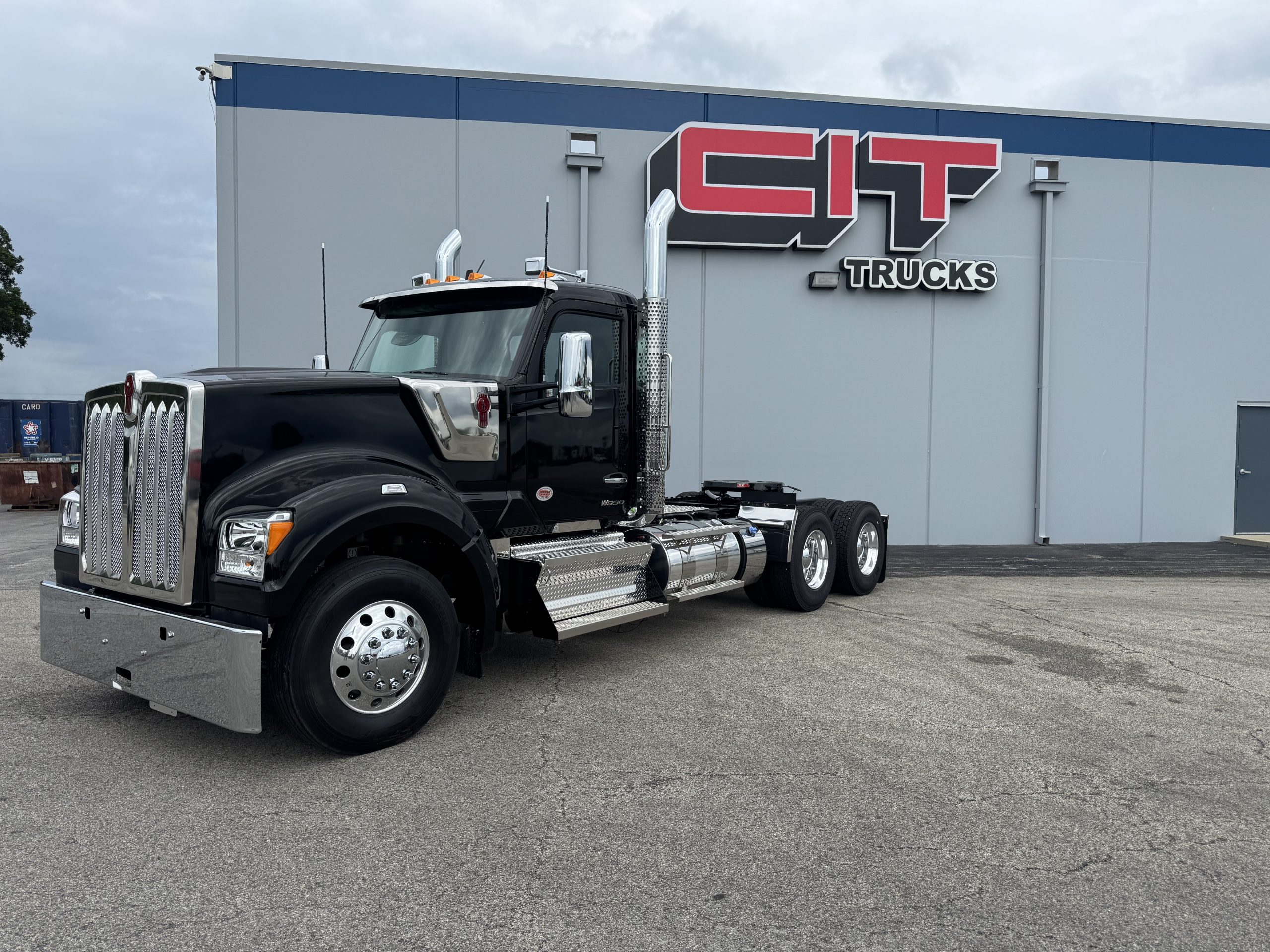 2026 KENWORTH W990 - image 2 of 6