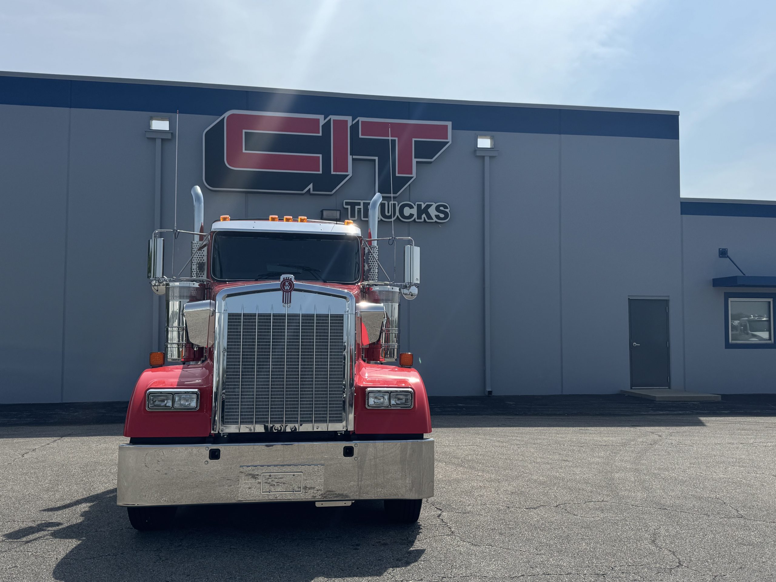 2026 KENWORTH W900L - image 3 of 6