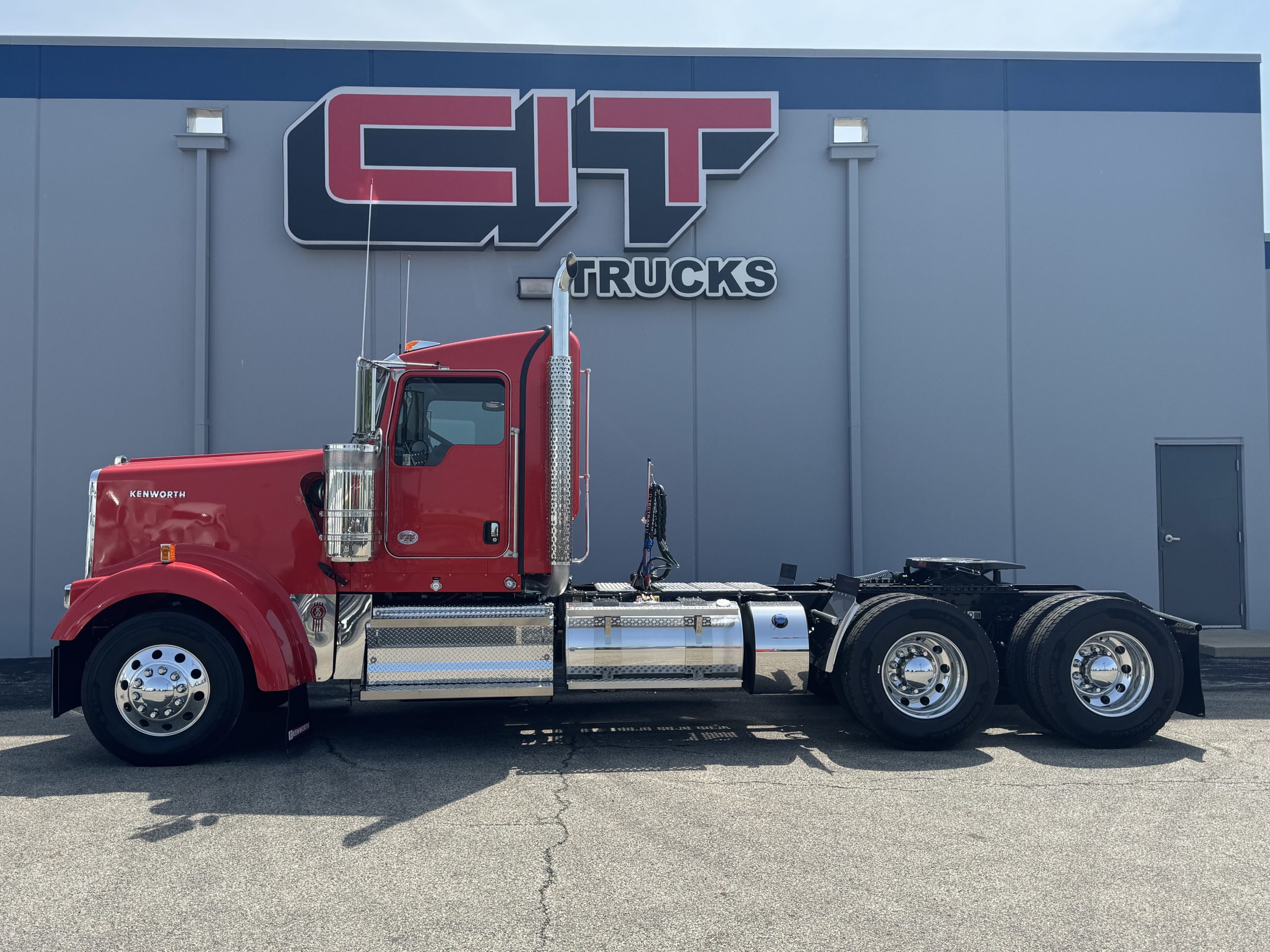 2026 KENWORTH W900L - image 2 of 6