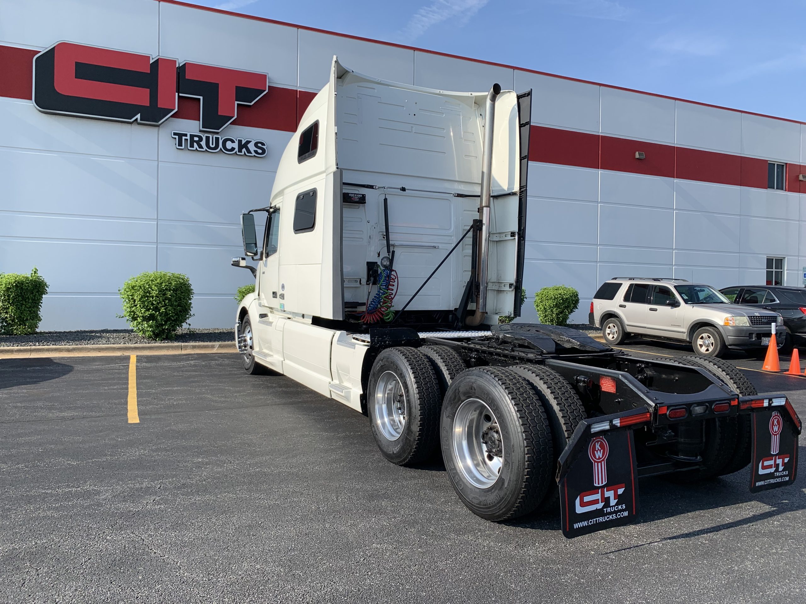 2019 VOLVO VNL860 - image 3 of 6